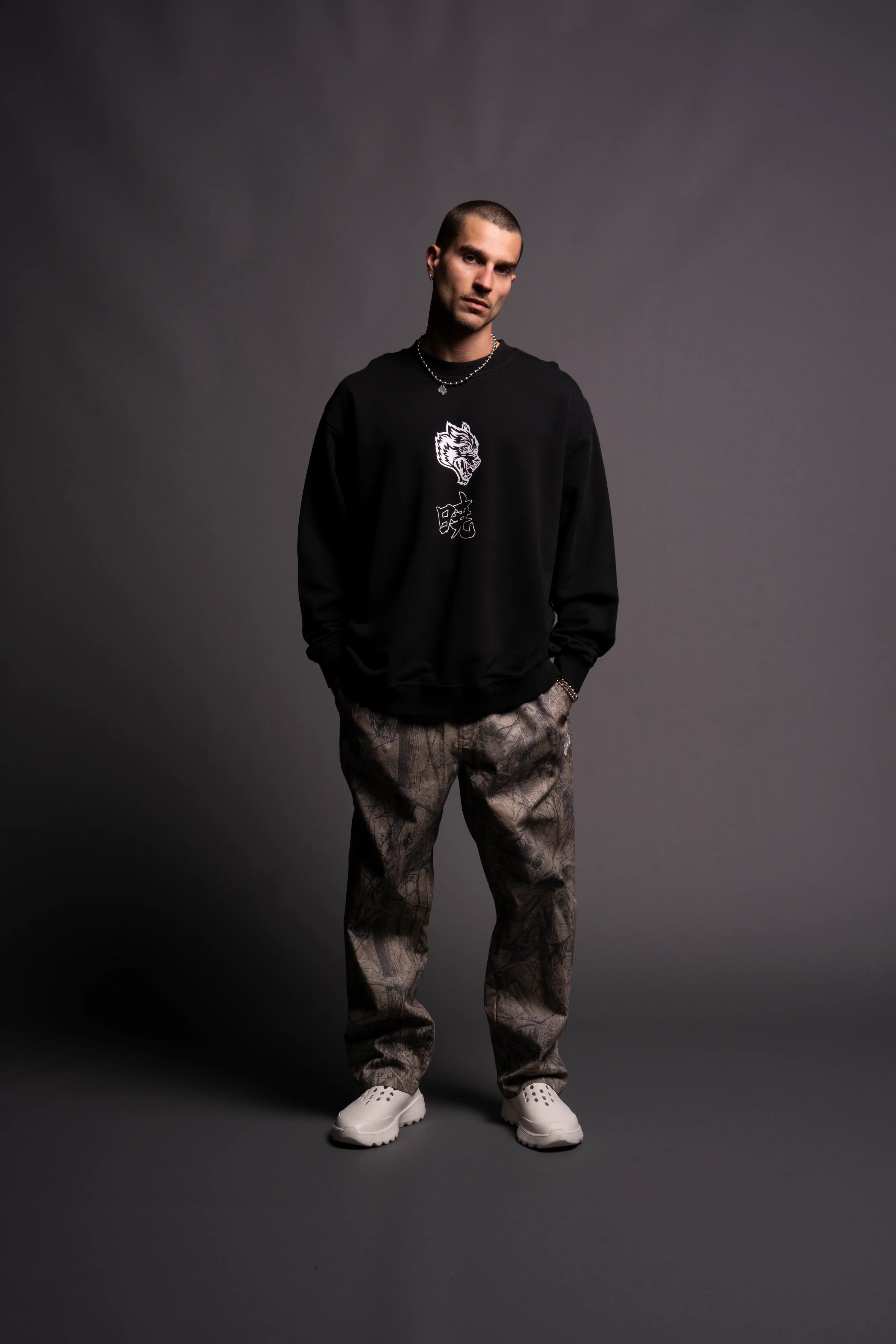 Akatsuki London Crewneck in Black - Image 4