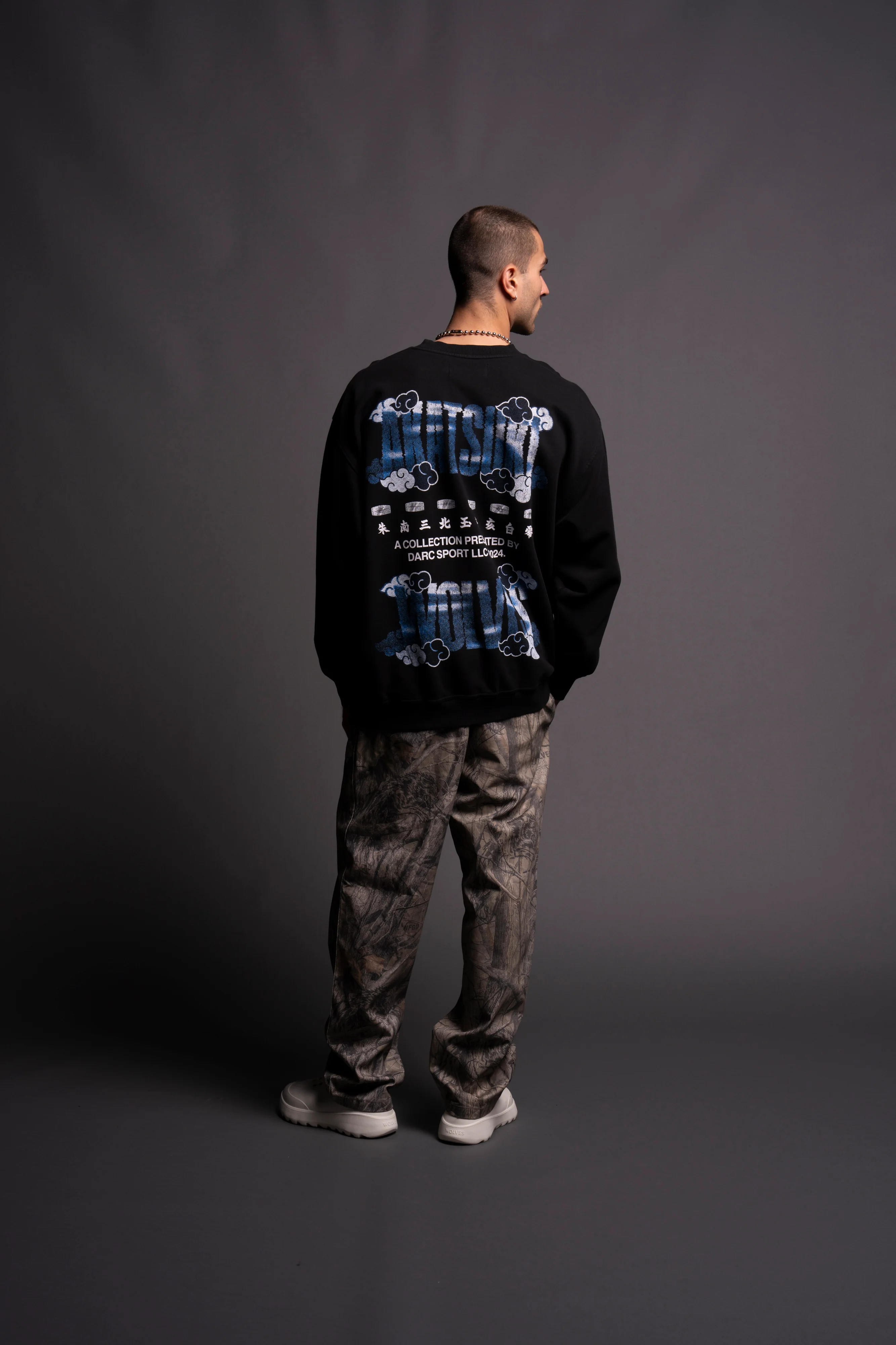 Akatsuki London Crewneck in Black - Image 5