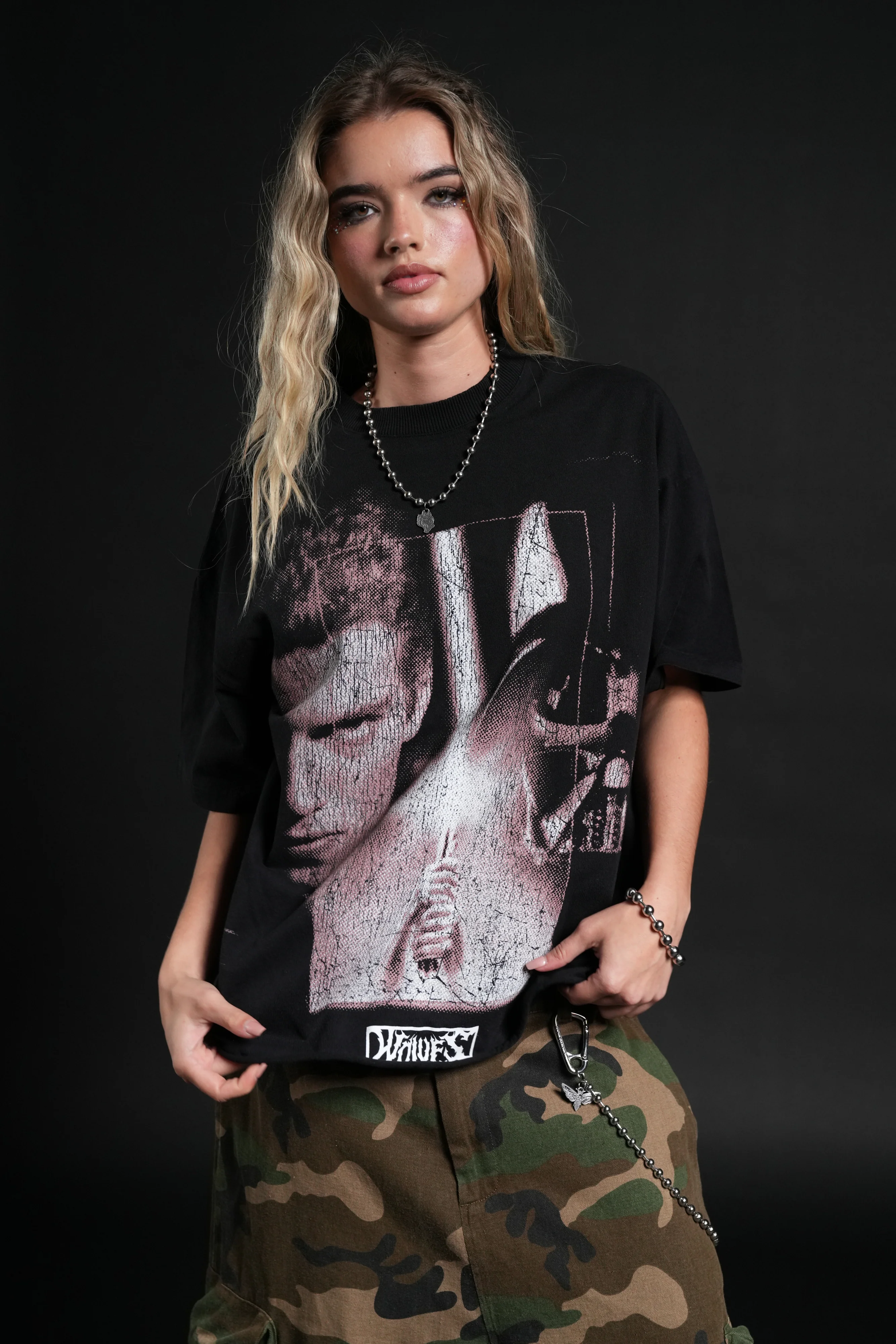 Awakened Power Grunge Mid Length Raw Hem Tee in Black - Image 4