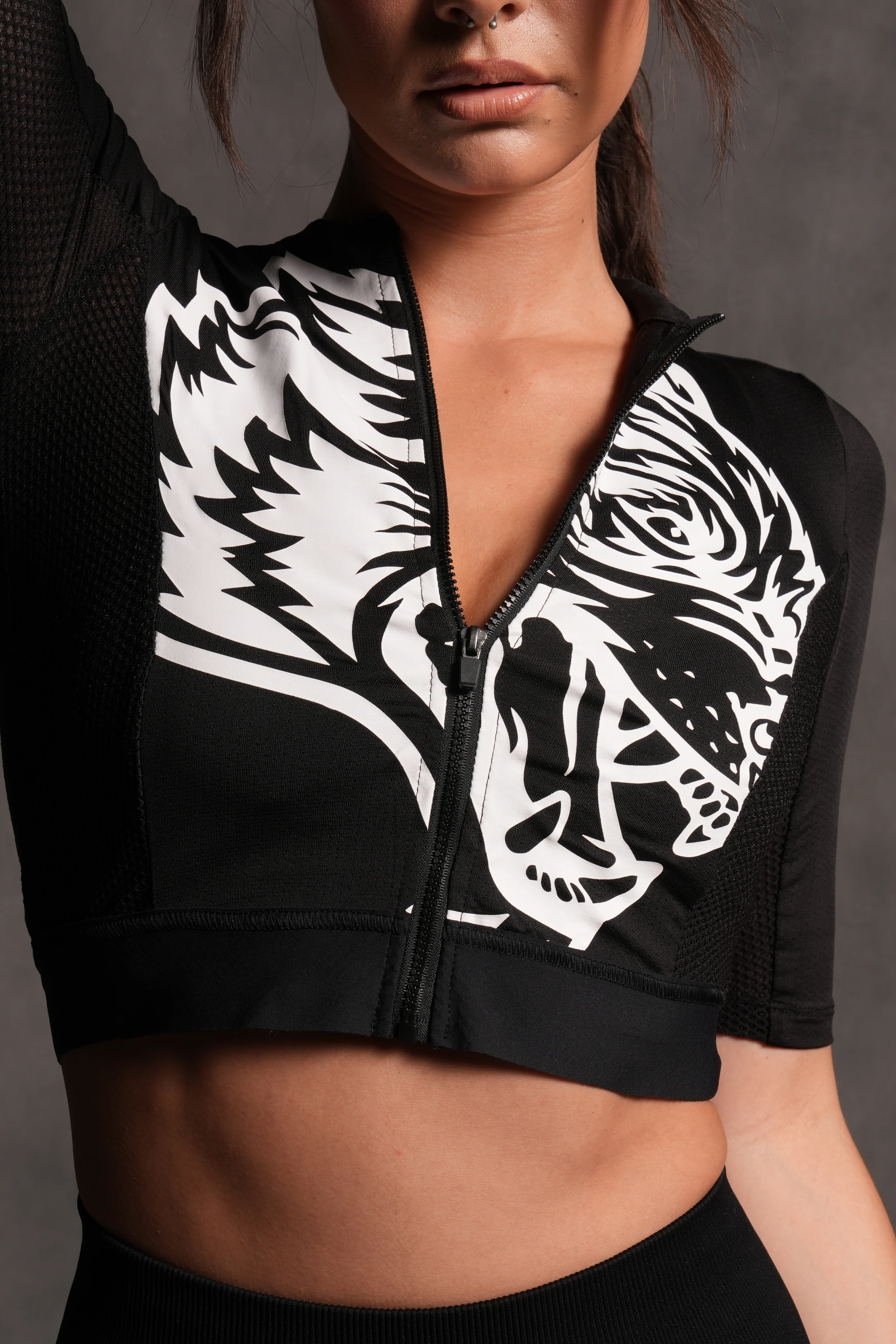 Big Wolf She Cycling Jersey in Black - Image 15