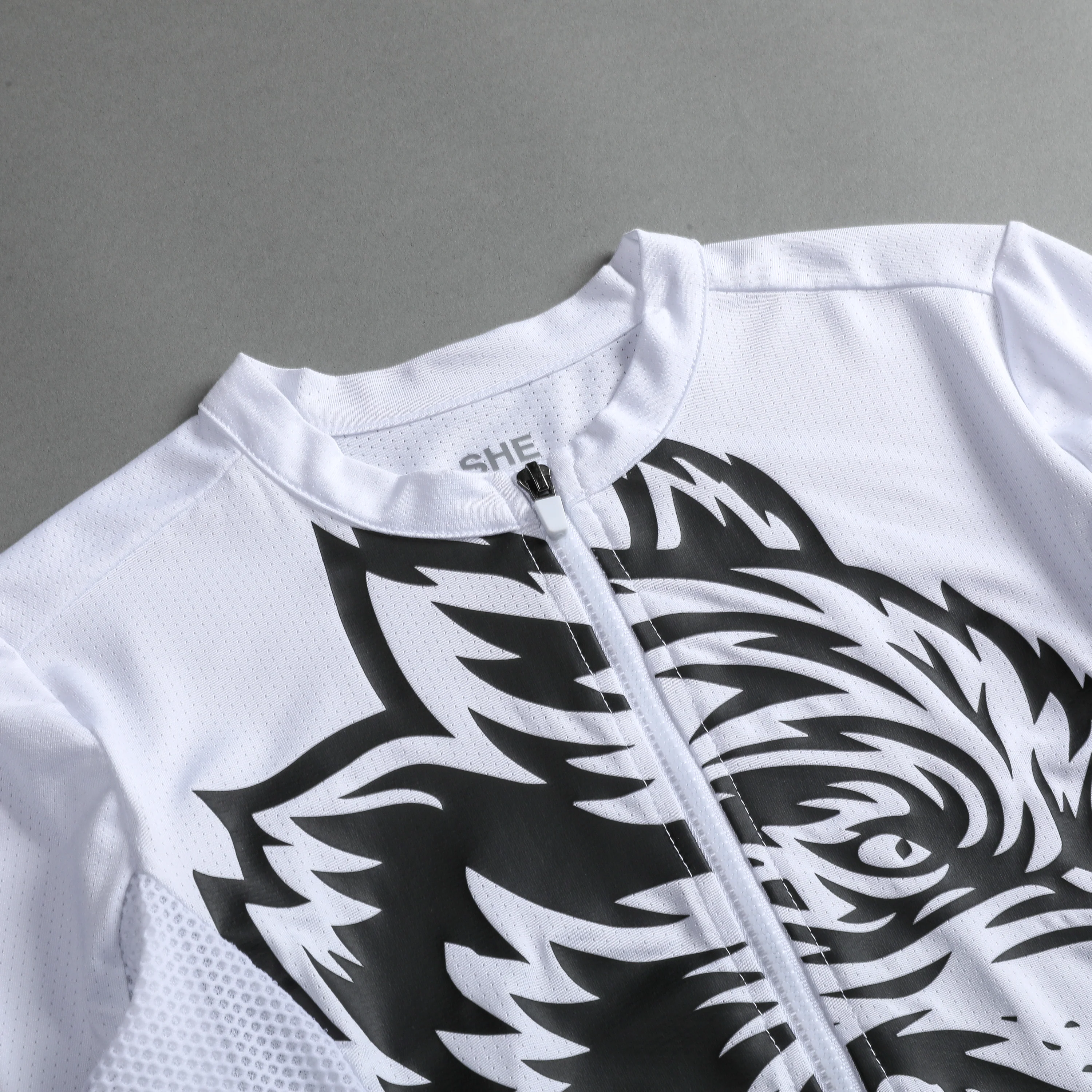 Big Wolf She Cycling Jersey in White - Image 9