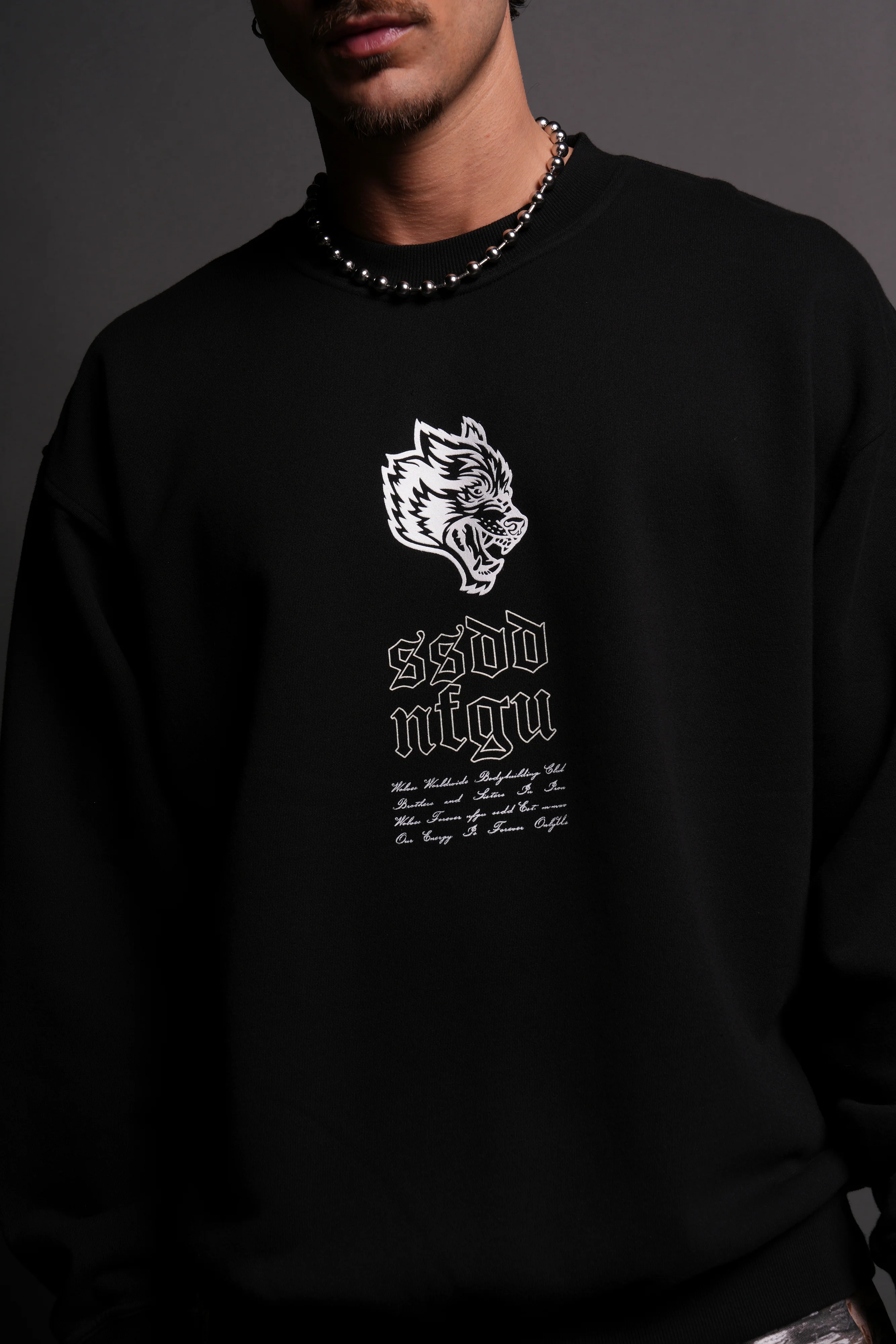 Breath Of Wolves London Crewneck in Black - Image 4