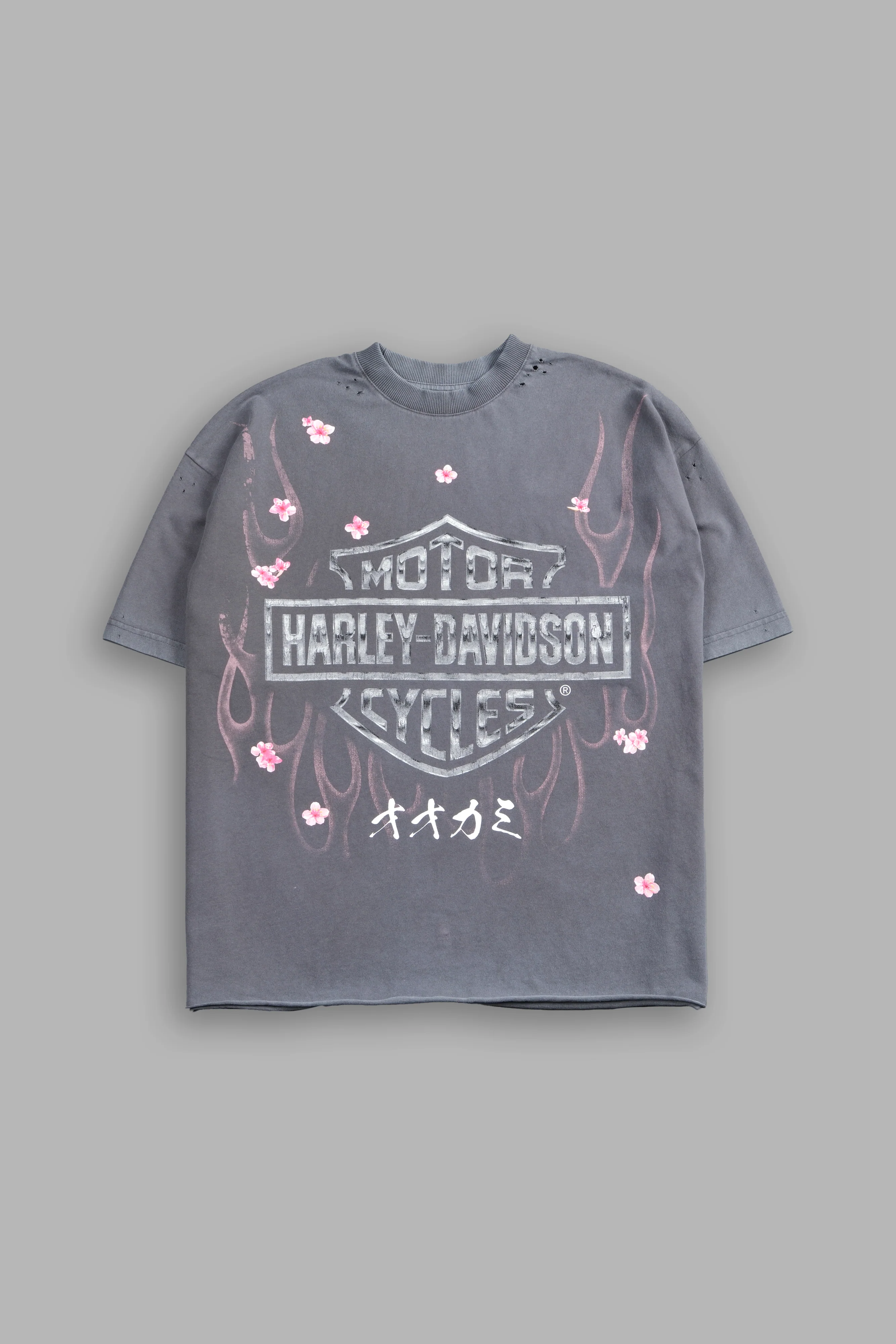 Darc Blossom Distressed Grunge Mid Length Raw Hem Tee in Slate Gray