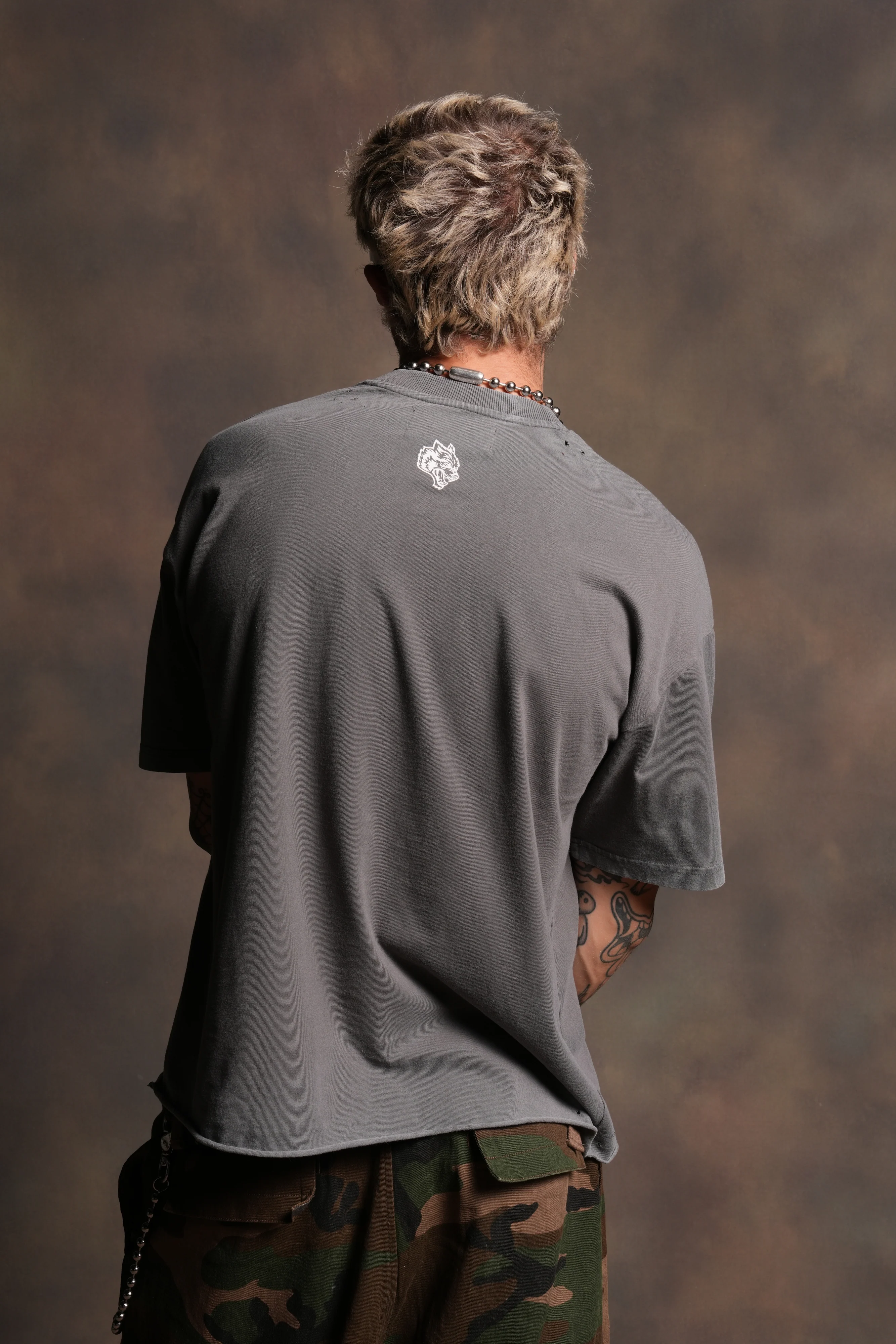 Darc Blossom Distressed Grunge Mid Length Raw Hem Tee in Slate Gray - Image 2