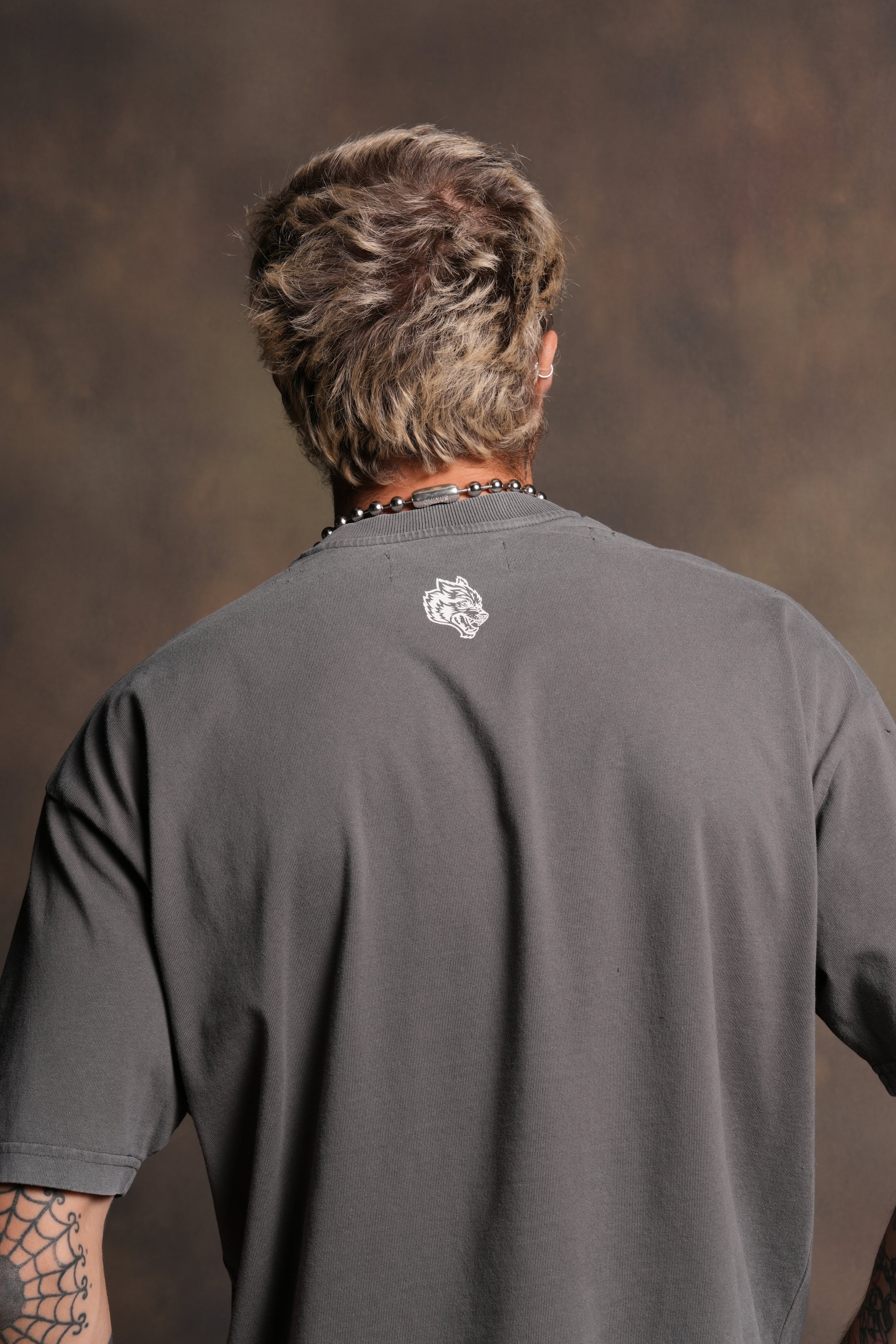 Darc Blossom Distressed Grunge Mid Length Raw Hem Tee in Slate Gray - Image 6