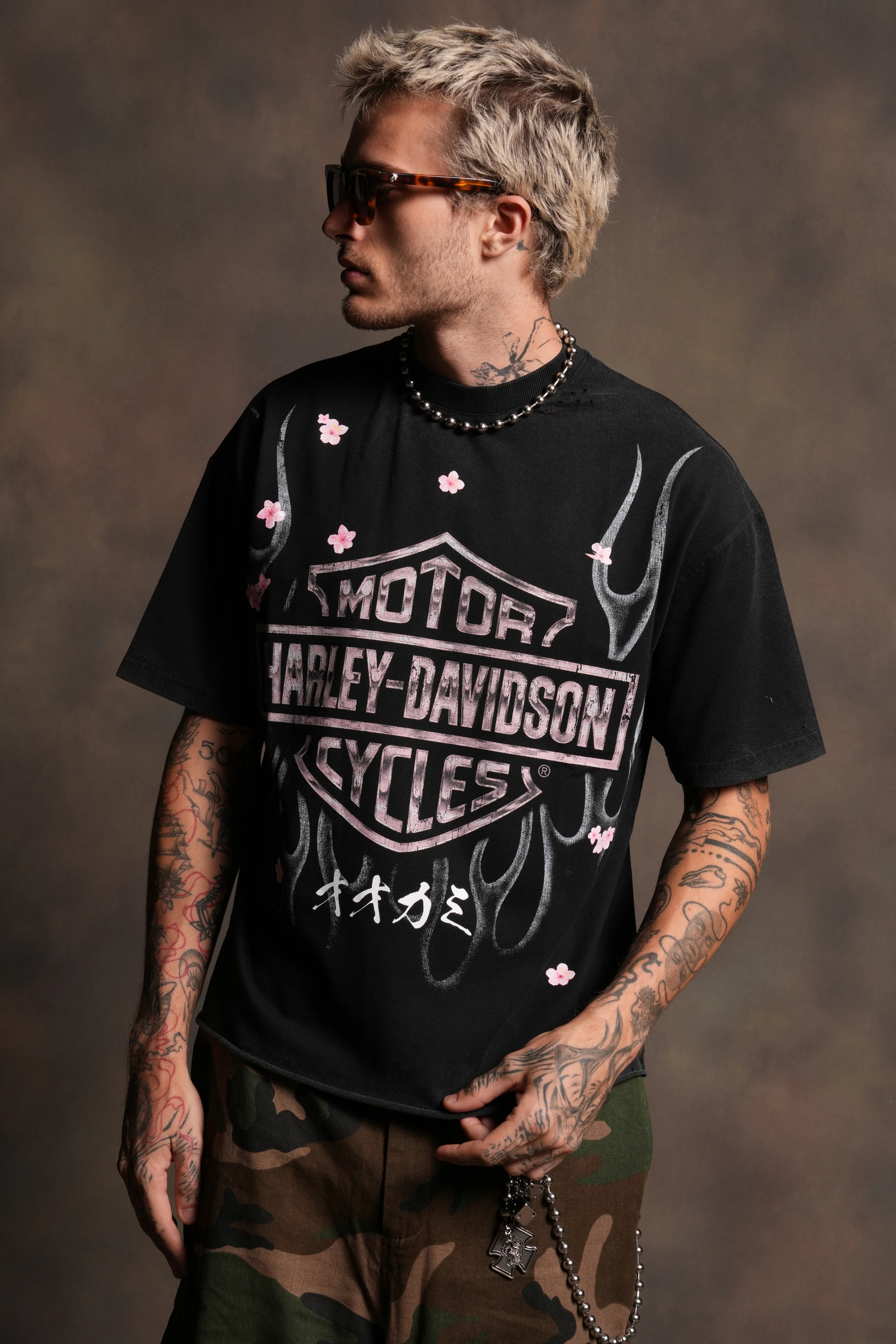 Darc Blossom Distressed Grunge Mid Length Raw Hem Tee in Washed Black - Image 4