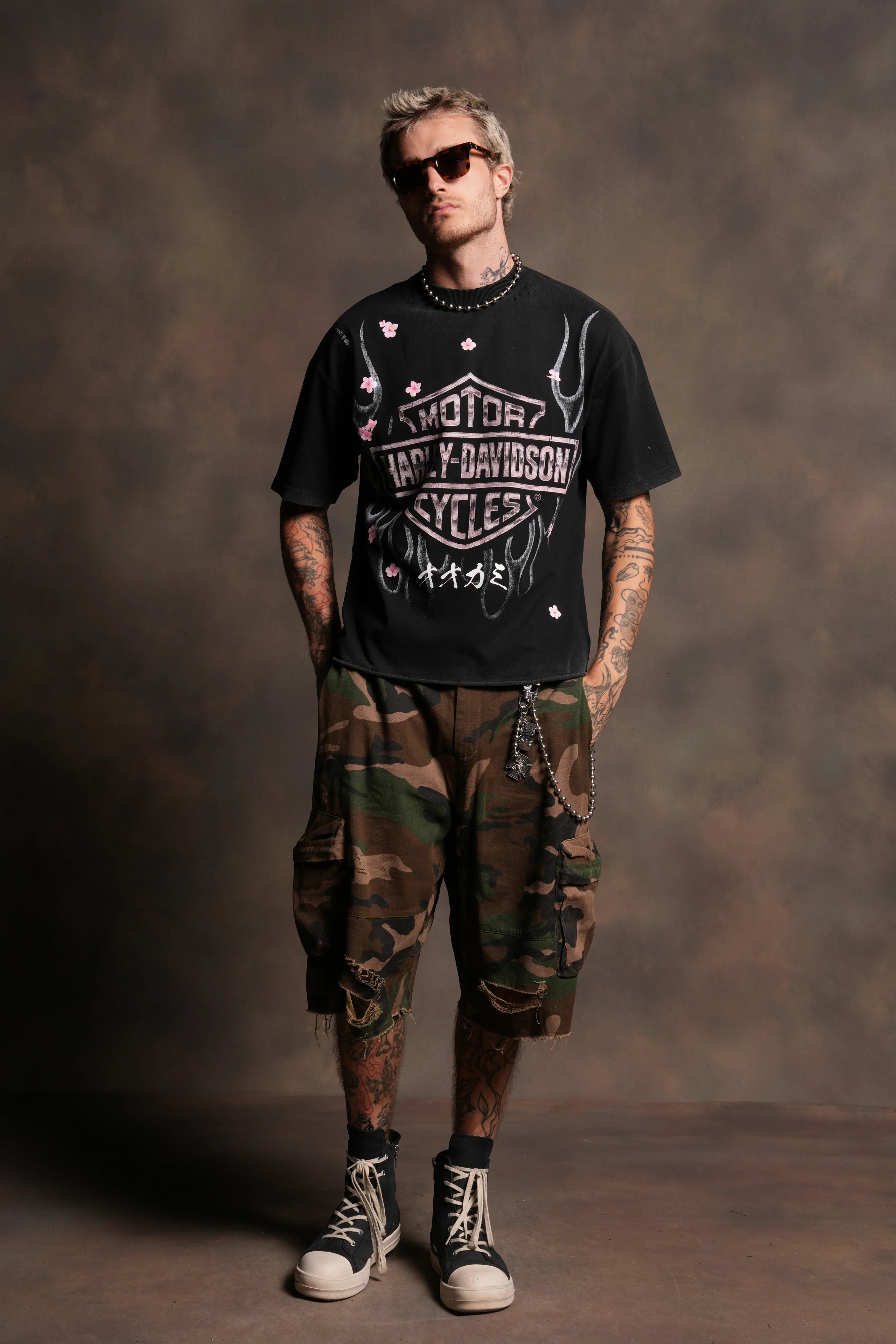Darc Blossom Distressed Grunge Mid Length Raw Hem Tee in Washed Black - Image 5