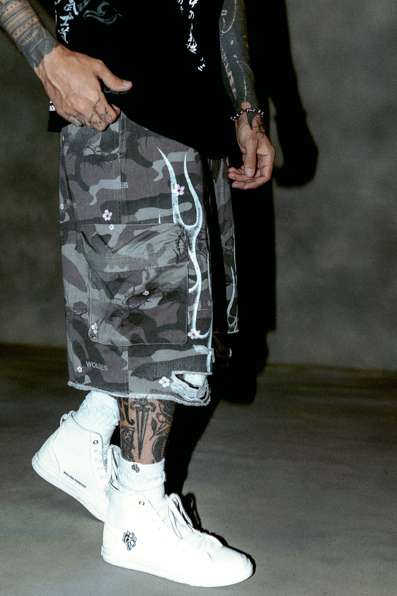 Darc Blossom Duke Cargo Shorts in Warrior In A Garden Green Camo - Image 9