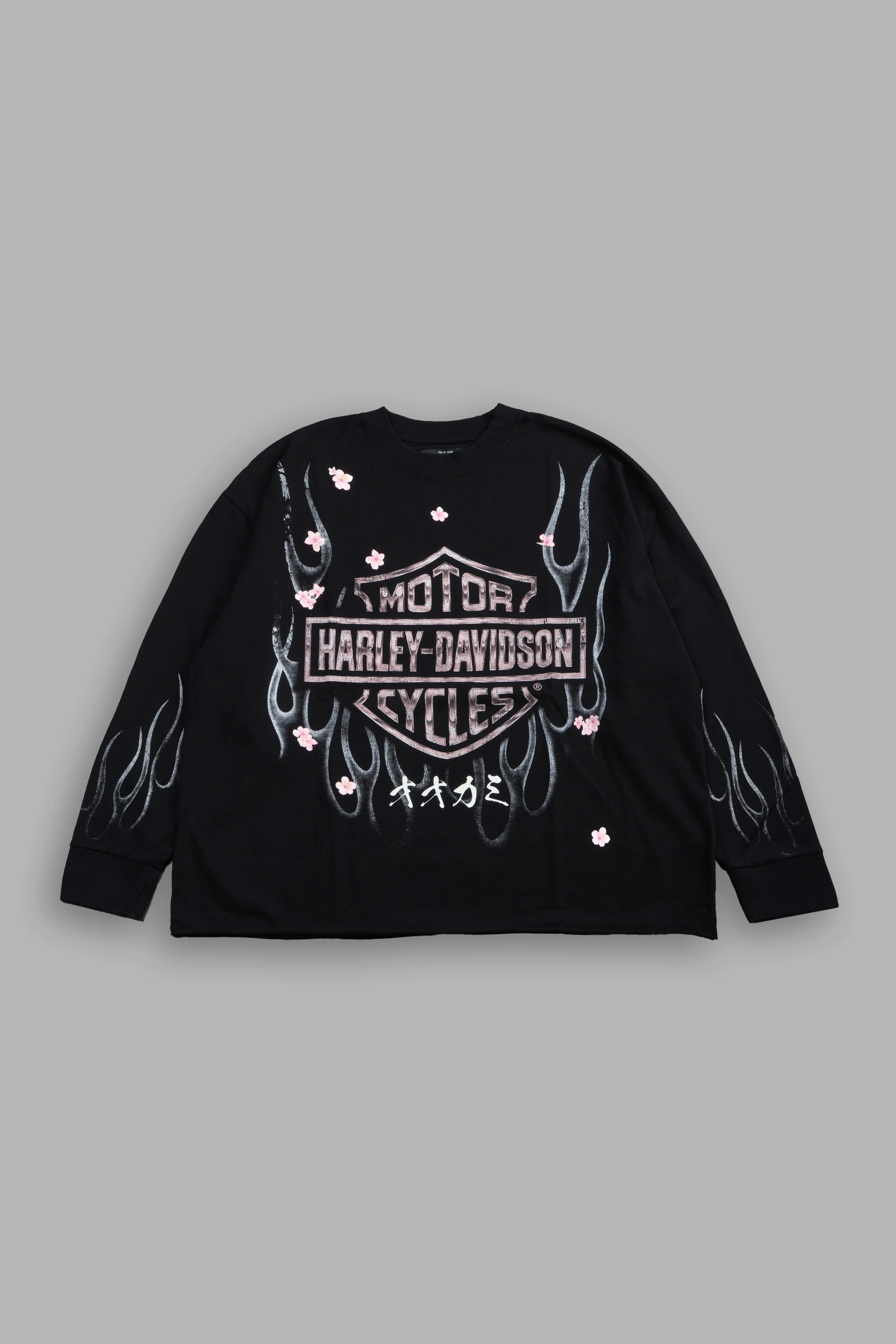 Darc Blossom Grunge Mid Length Raw Hem Ls Tee in Black