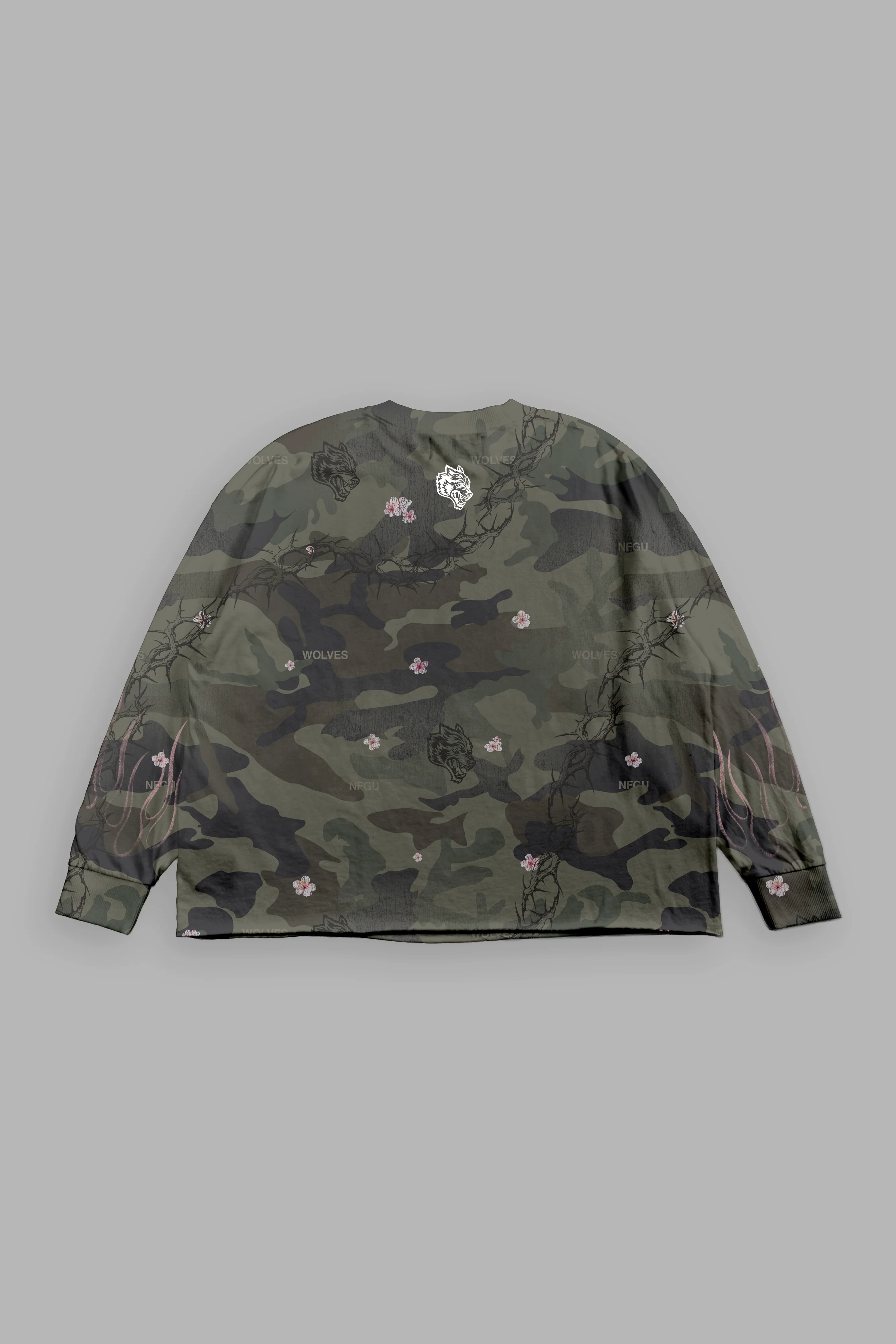 Darc Blossom Grunge Mid Length Raw Hem Ls Tee in Warrior In A Garden Green Camo - Image 2