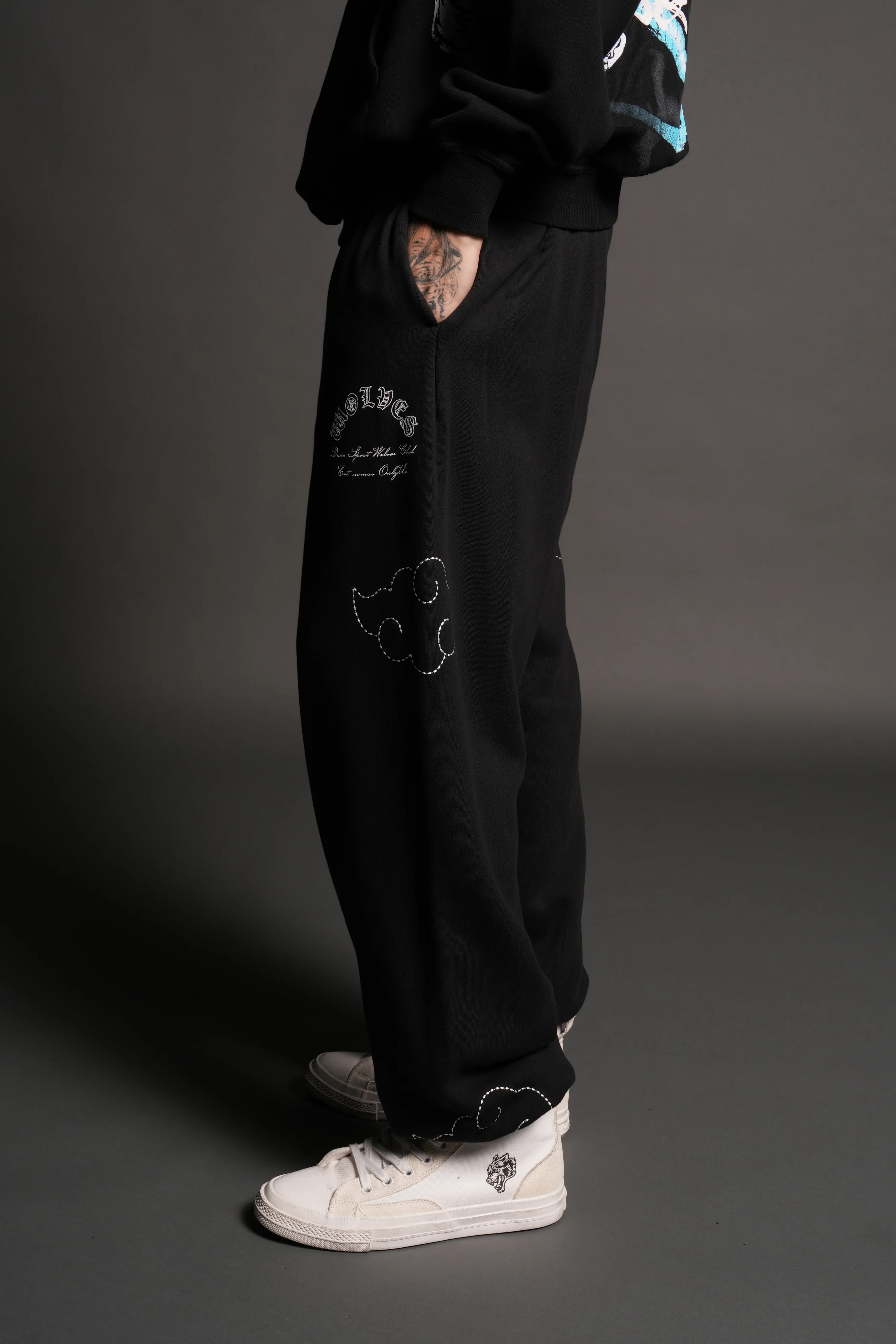 Darc Clouds Lightweight Lounger Sweat Pants in Black - Image 4