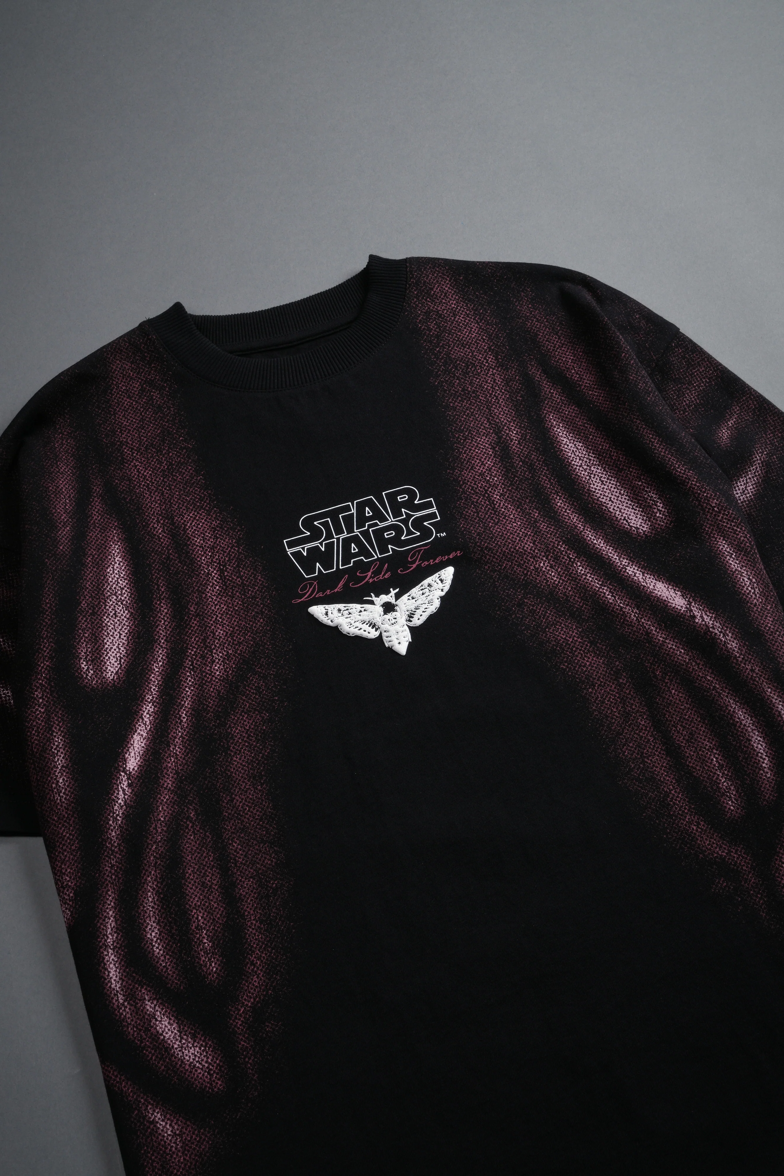 Dark Flame Grunge Mid Length Raw Hem Tee in Black - Image 5