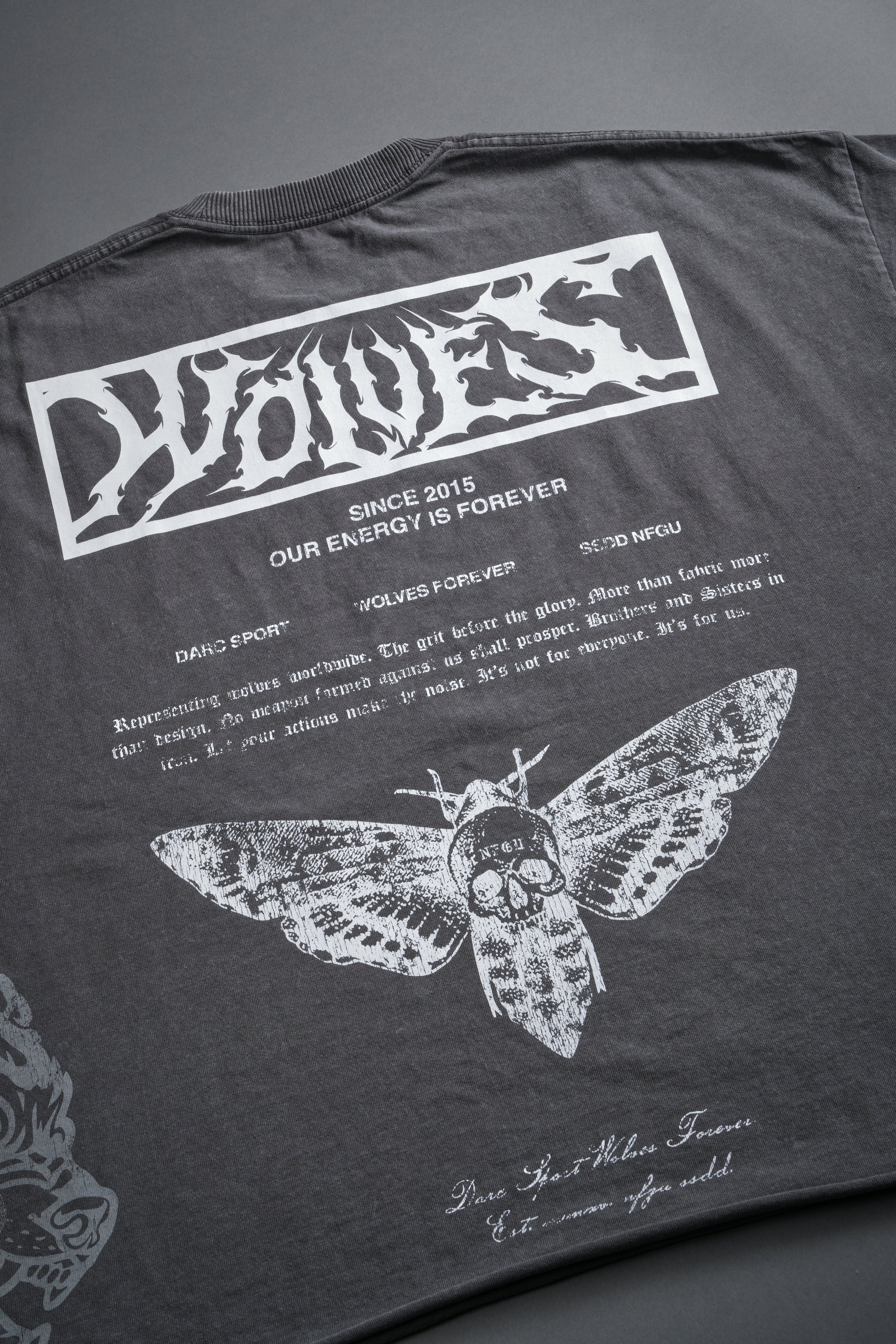 Death's-Head Grunge Cut-Off Mid Length Raw Hem Tee in Slate Gray - Image 11