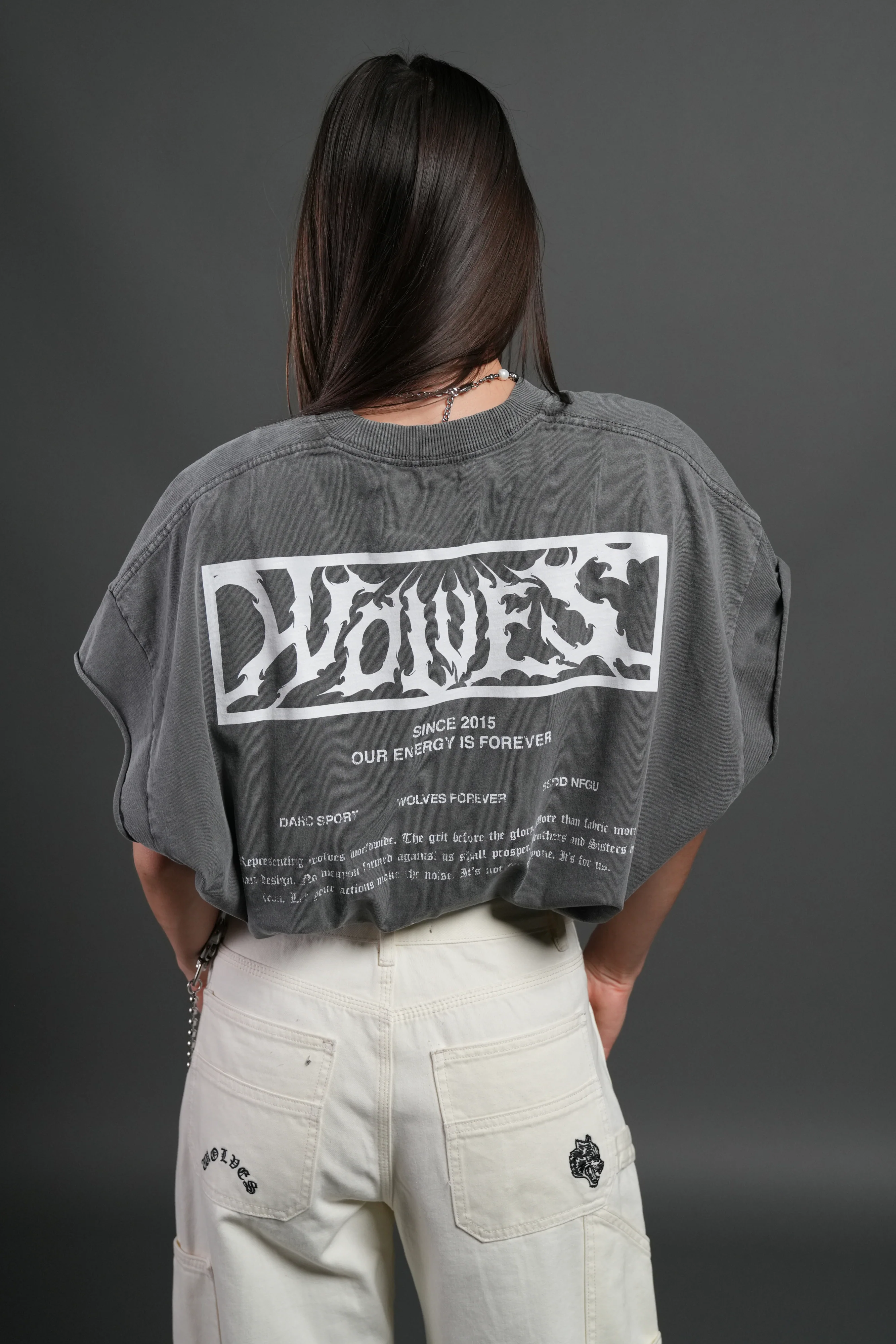 Death's-Head Grunge Cut-Off Mid Length Raw Hem Tee in Slate Gray - Image 4