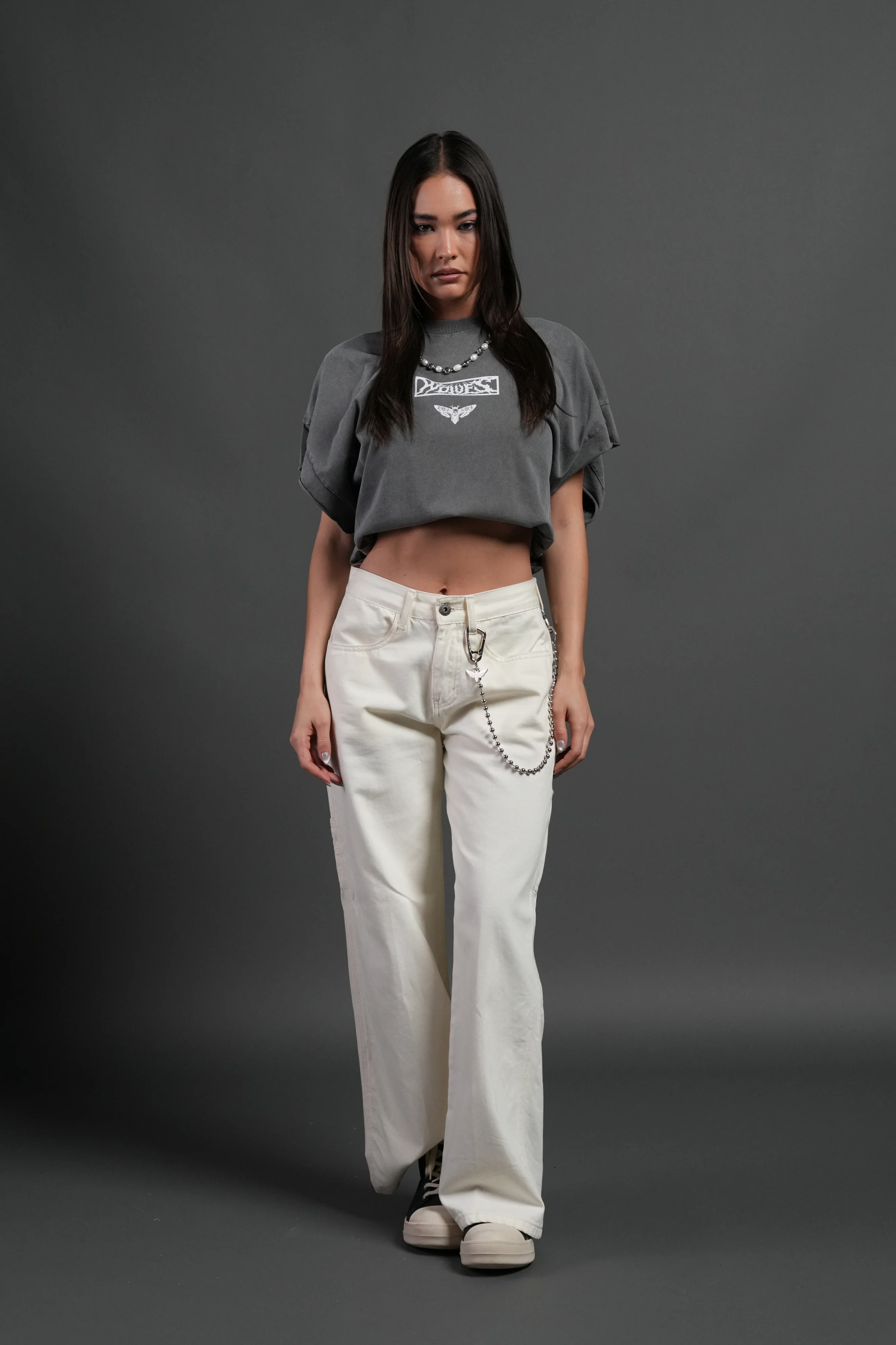 Death's-Head Grunge Cut-Off Mid Length Raw Hem Tee in Slate Gray - Image 5
