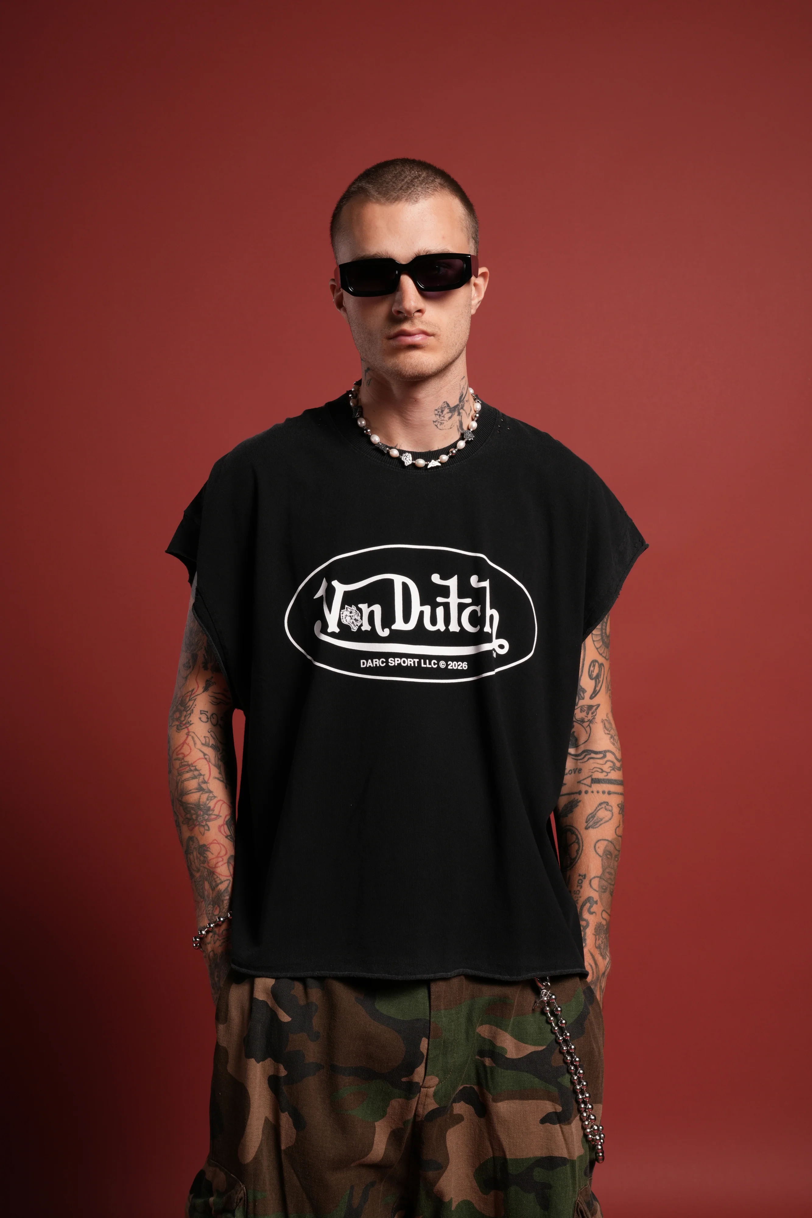 DSVD Legacy Distressed Grunge Cut-Off Mid-Length Raw Hem Tee in Black - Image 4