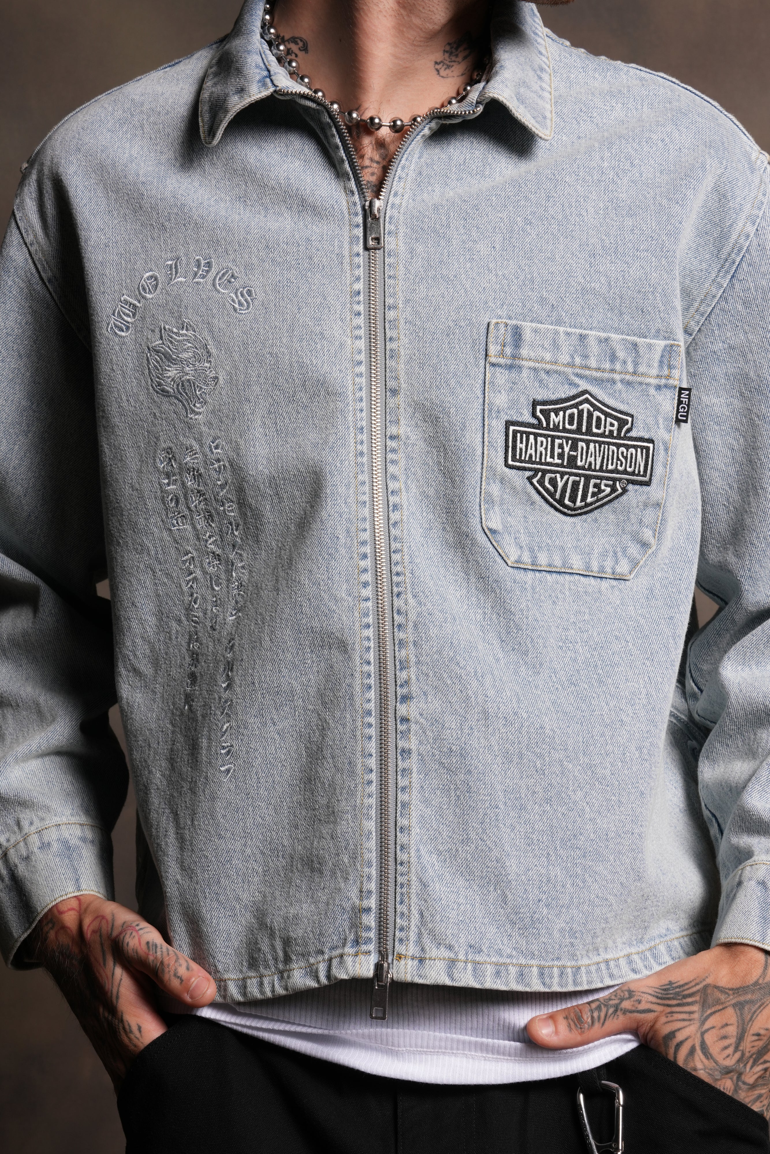 H-D Wolves Inferno Ls Denim Vince Shirt in Light Wash - Image 10