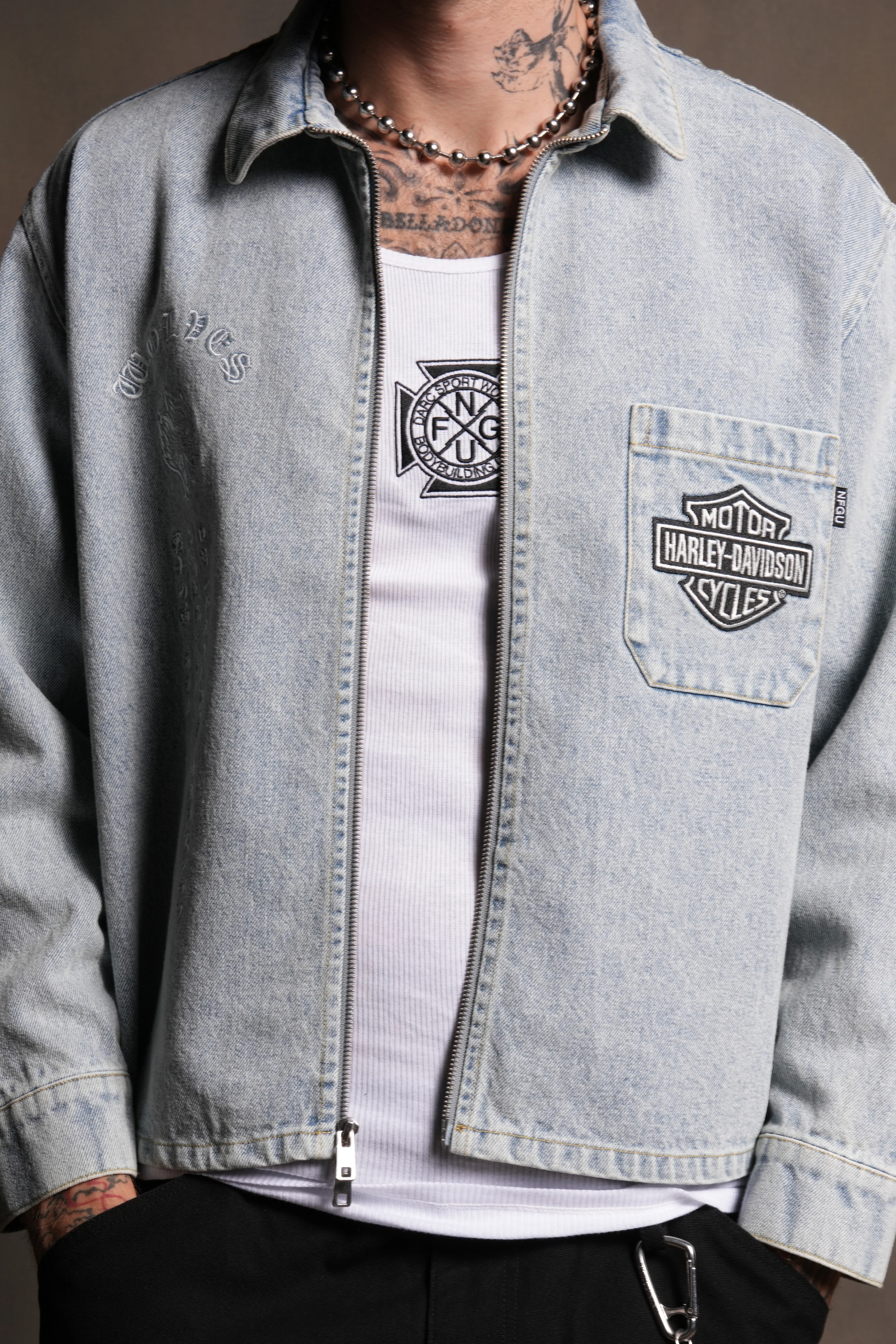 H-D Wolves Inferno Ls Denim Vince Shirt in Light Wash - Image 11