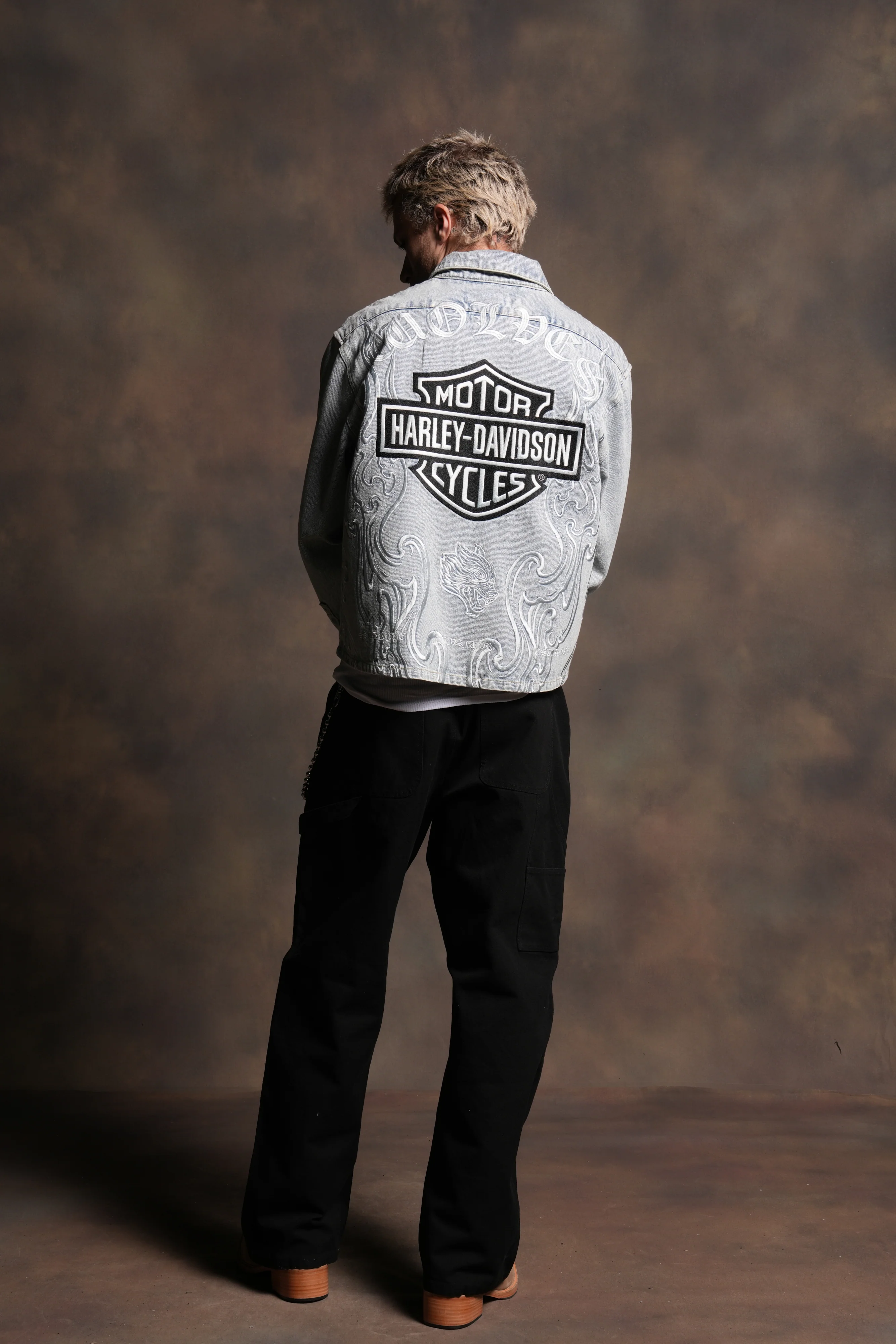 H-D Wolves Inferno Ls Denim Vince Shirt in Light Wash - Image 9
