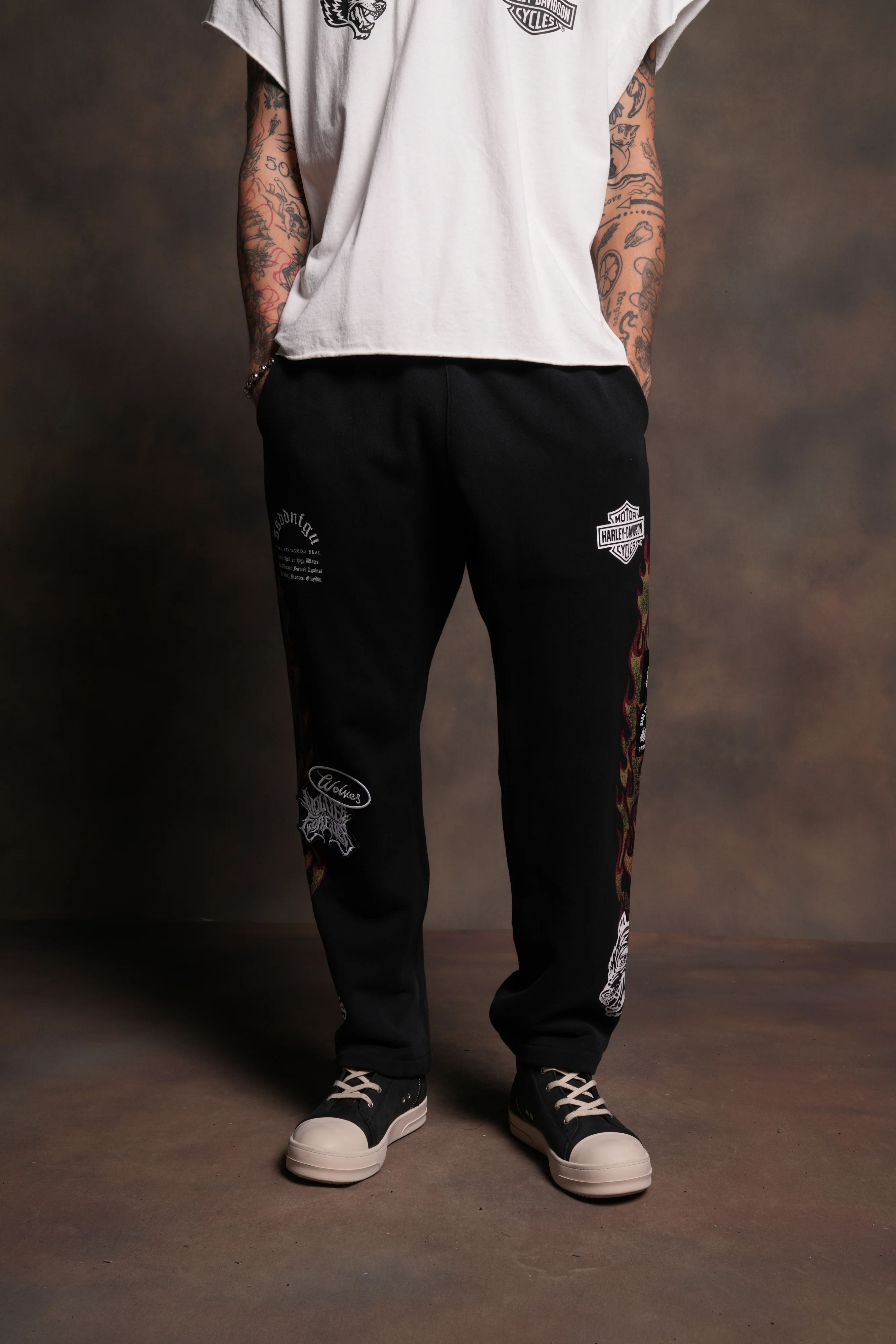 Harley-Davidson Wolves Bigelow Cargo Sweat Pants in Black Drift Wash - Image 2