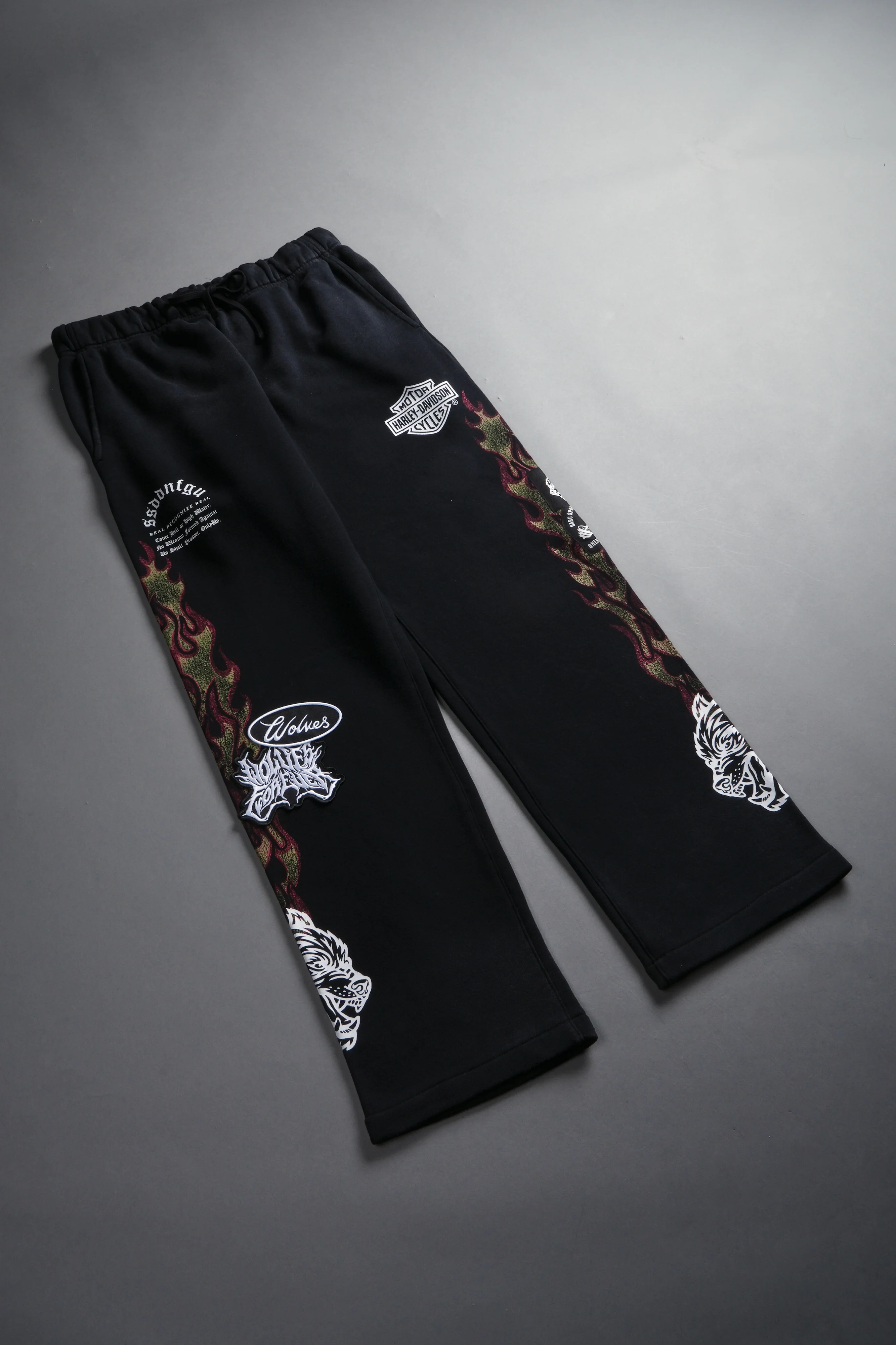 Harley-Davidson Wolves Bigelow Cargo Sweat Pants in Black Drift Wash - Image 6