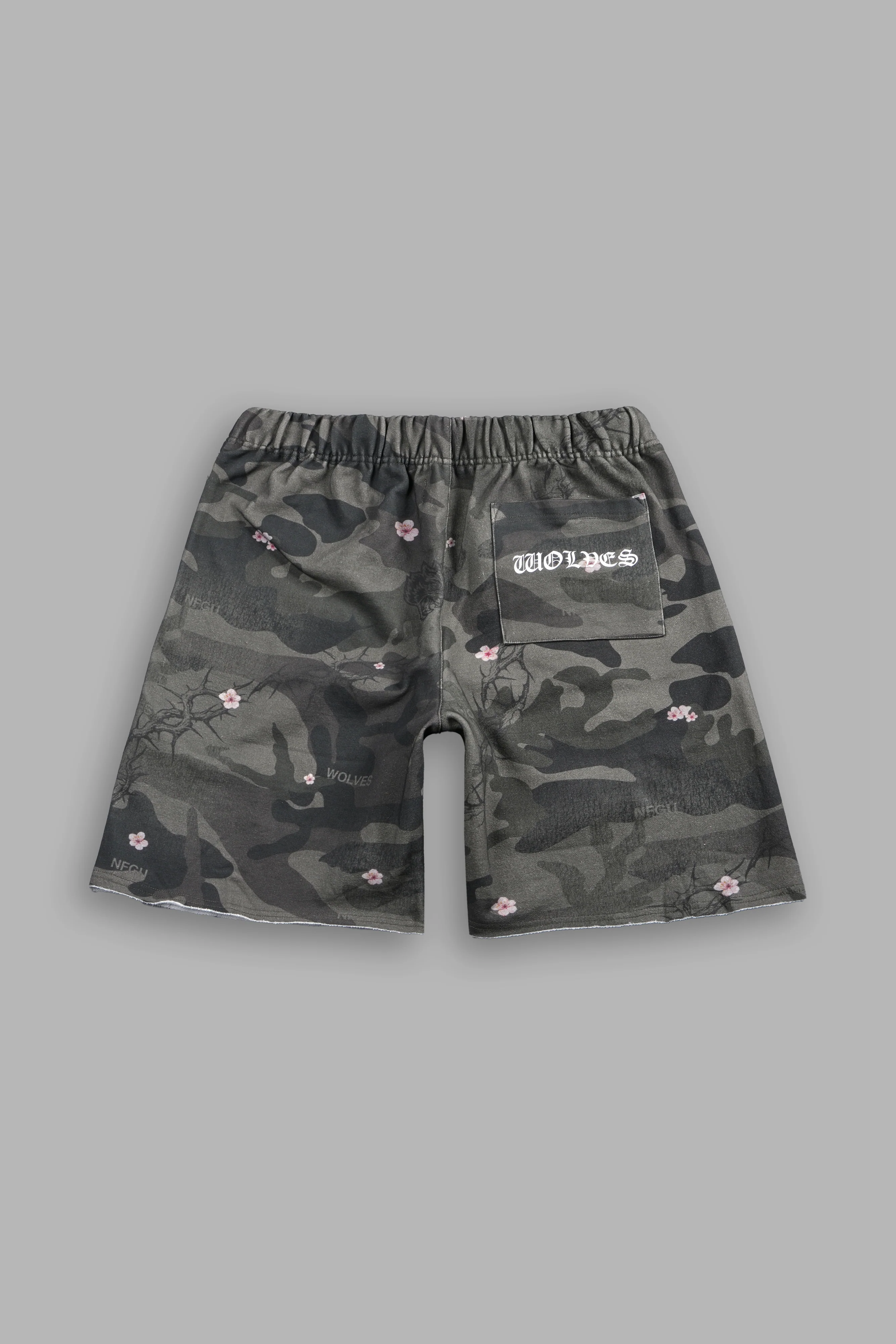Harley-Davidson Wolves Grunge Oversized Raw Hem Post Lounge Sweat Shorts in Warrior In A Garden Green Camo - Image 3