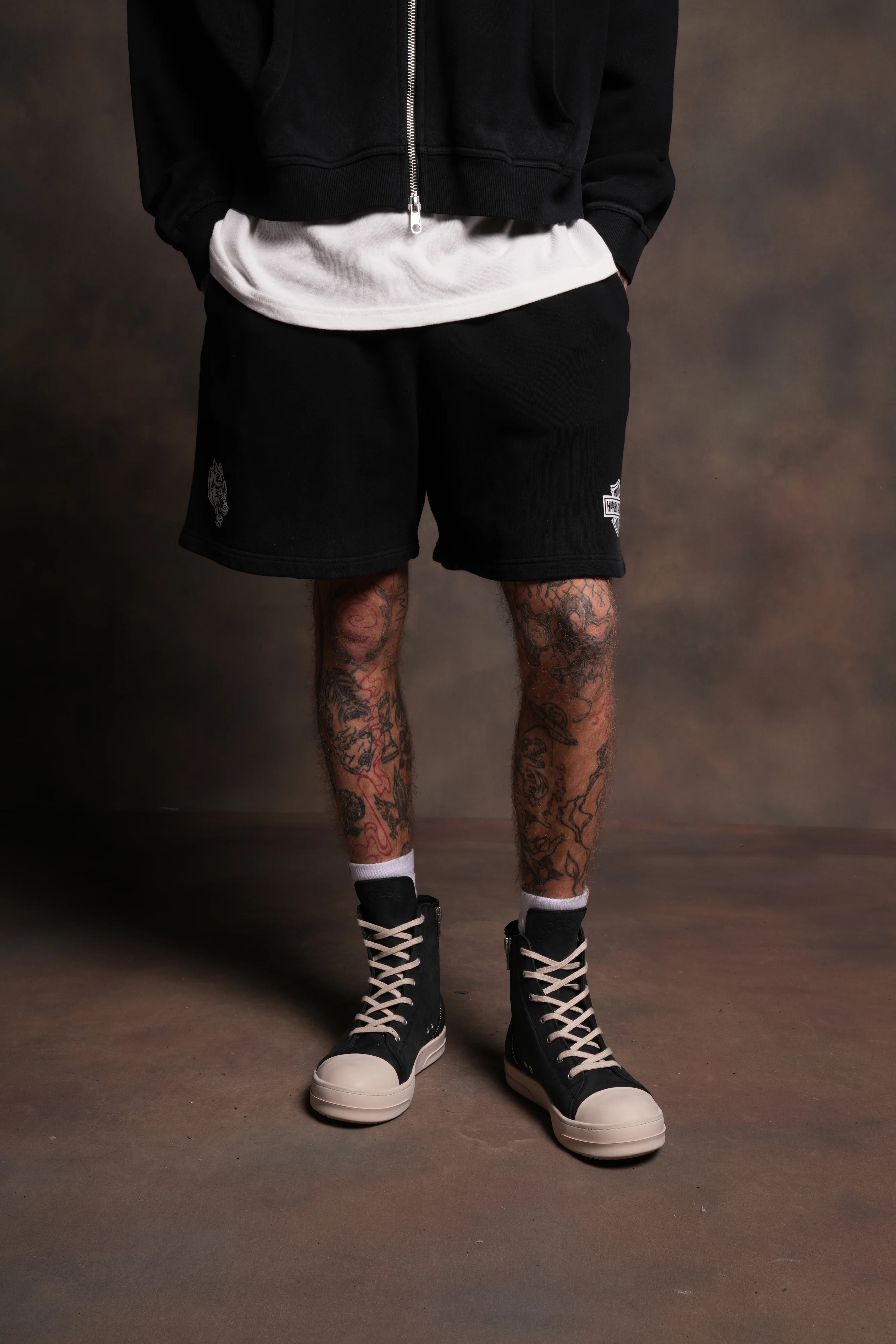 Harley-Davidson Wolves Oversized Post Lounge Sweat Shorts V2 in Black Drift Wash - Image 2