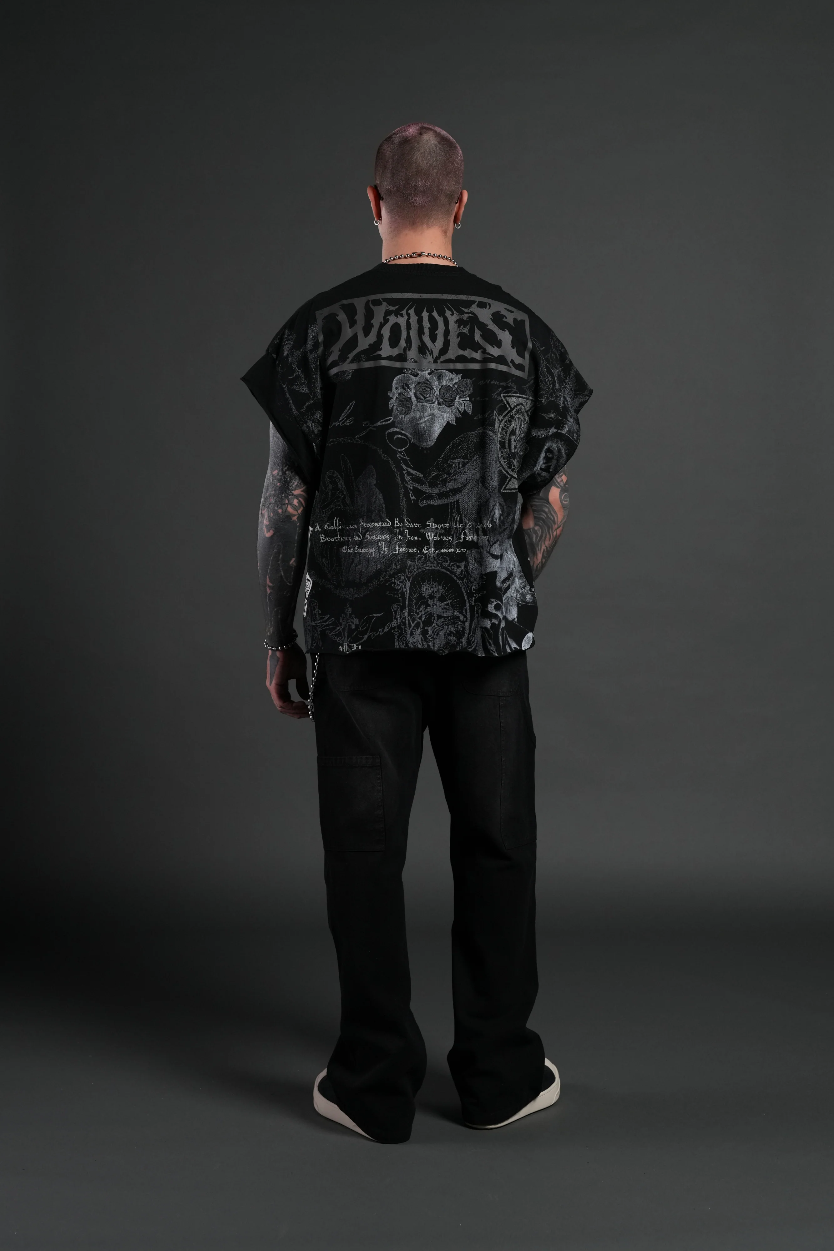 Heart of Thorns Distressed Grunge Cut-Off Mid-Length Raw Hem Tee in Black - Image 6
