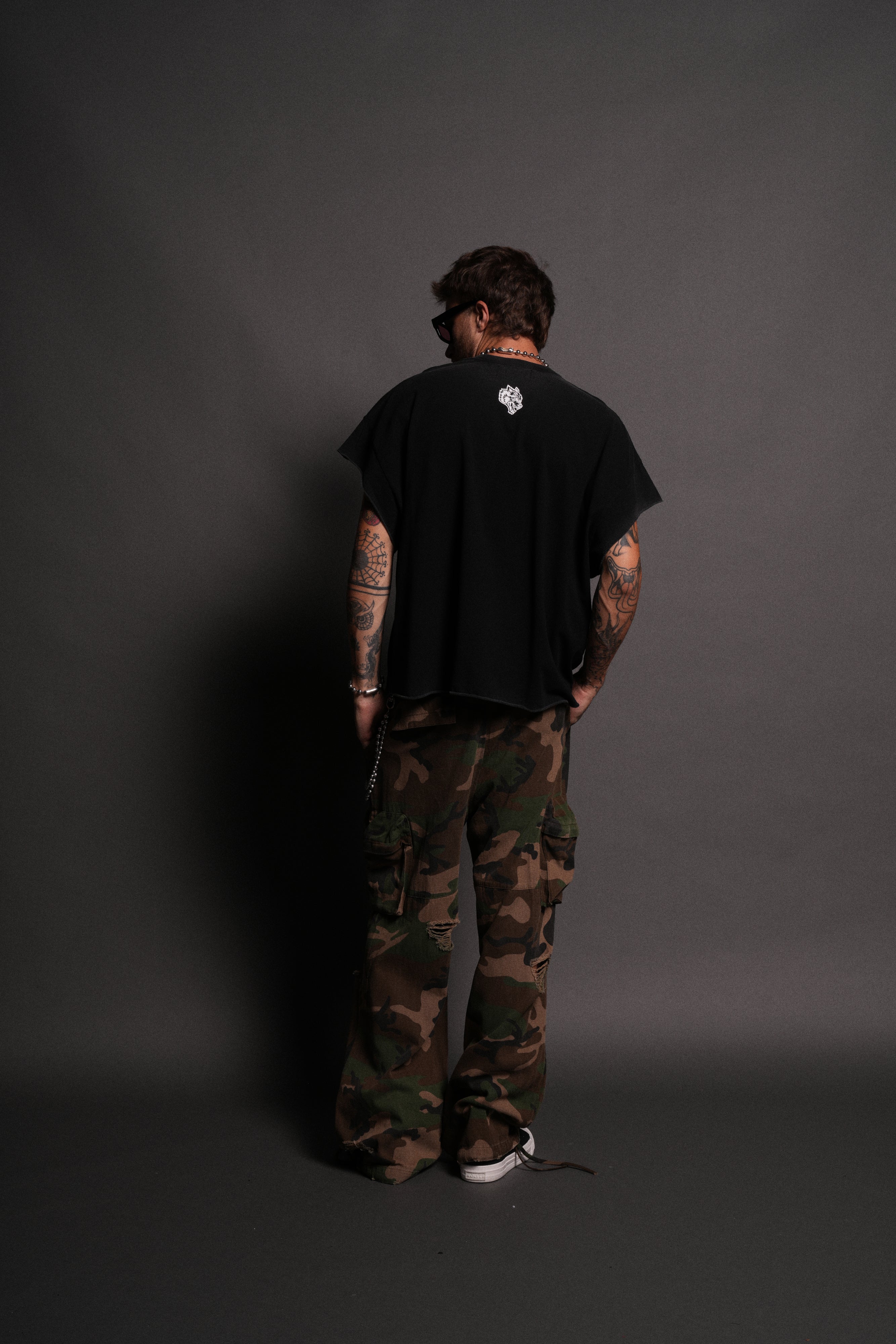 Iron Pack Grunge Cut-Off Tee in Black - Image 8