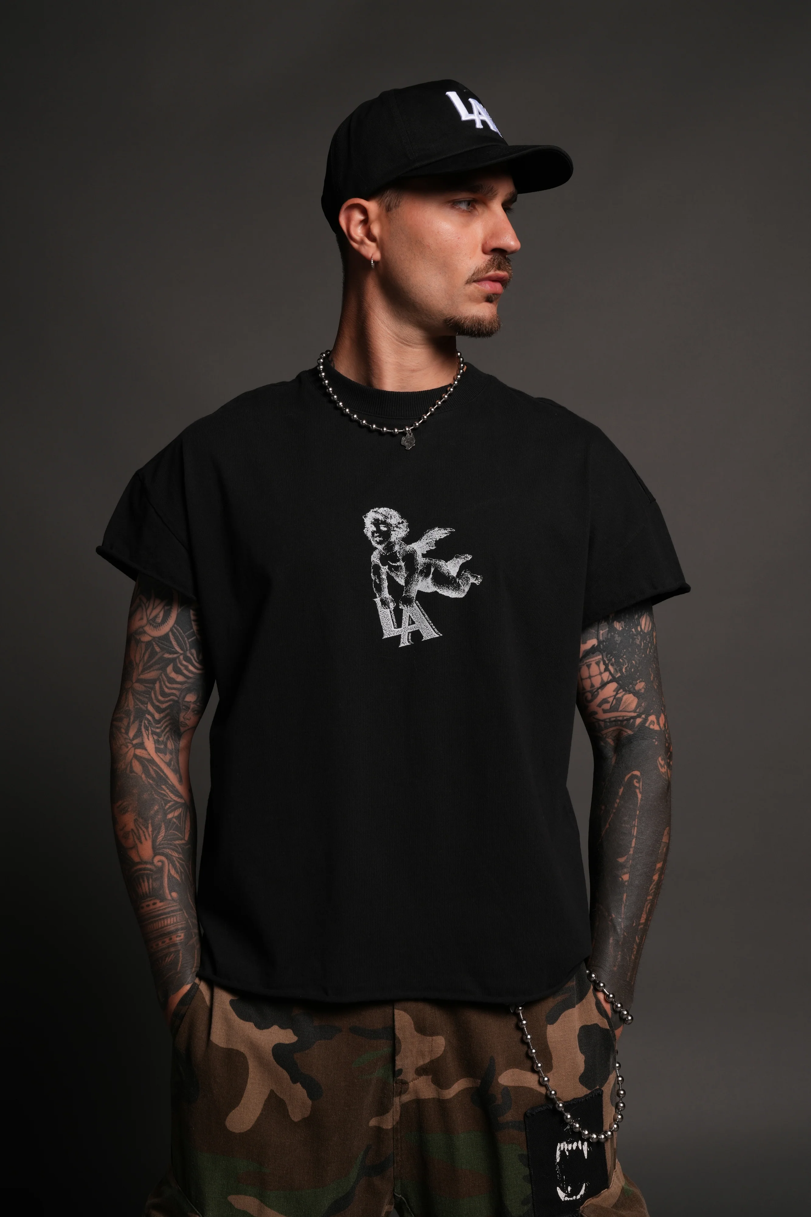 La Cherub Grunge Mid Length Raw Hem Cap Sleeve Tee in Black - Image 2