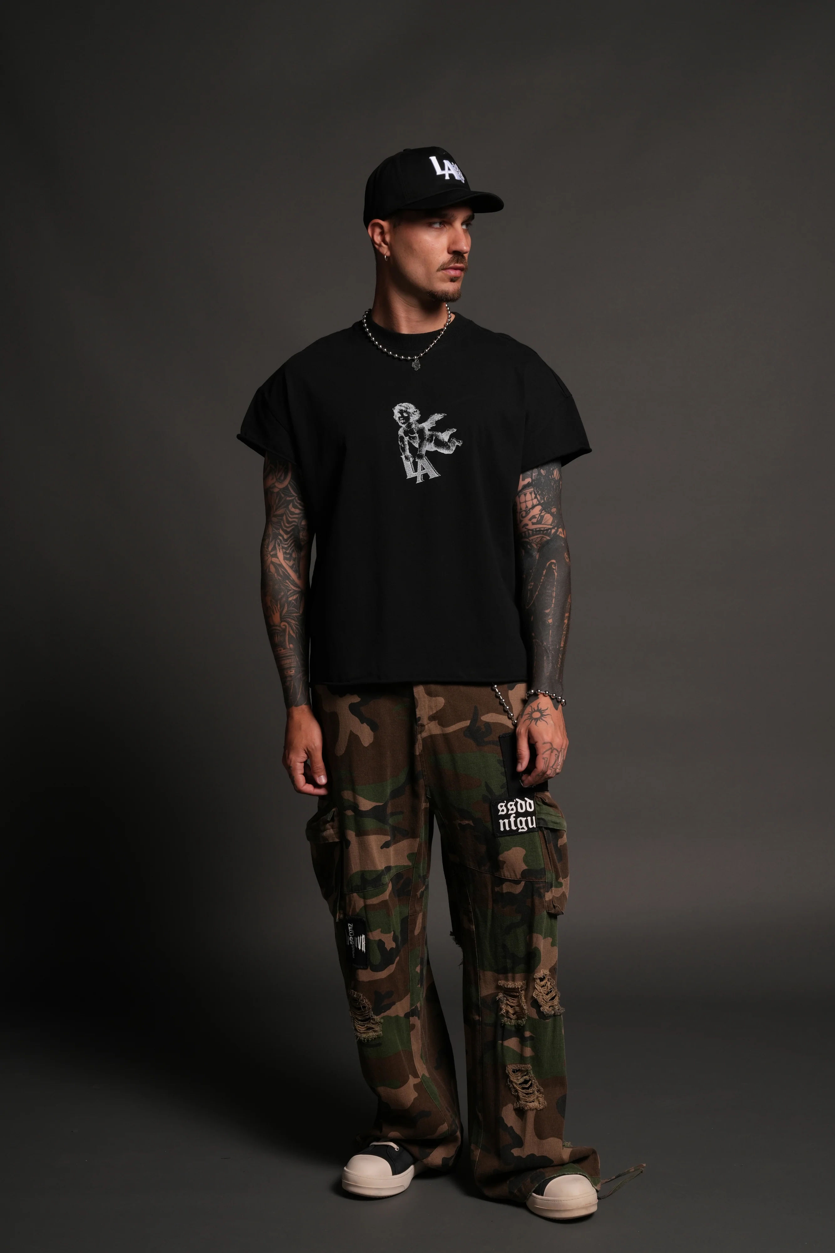 La Cherub Grunge Mid Length Raw Hem Cap Sleeve Tee in Black - Image 5