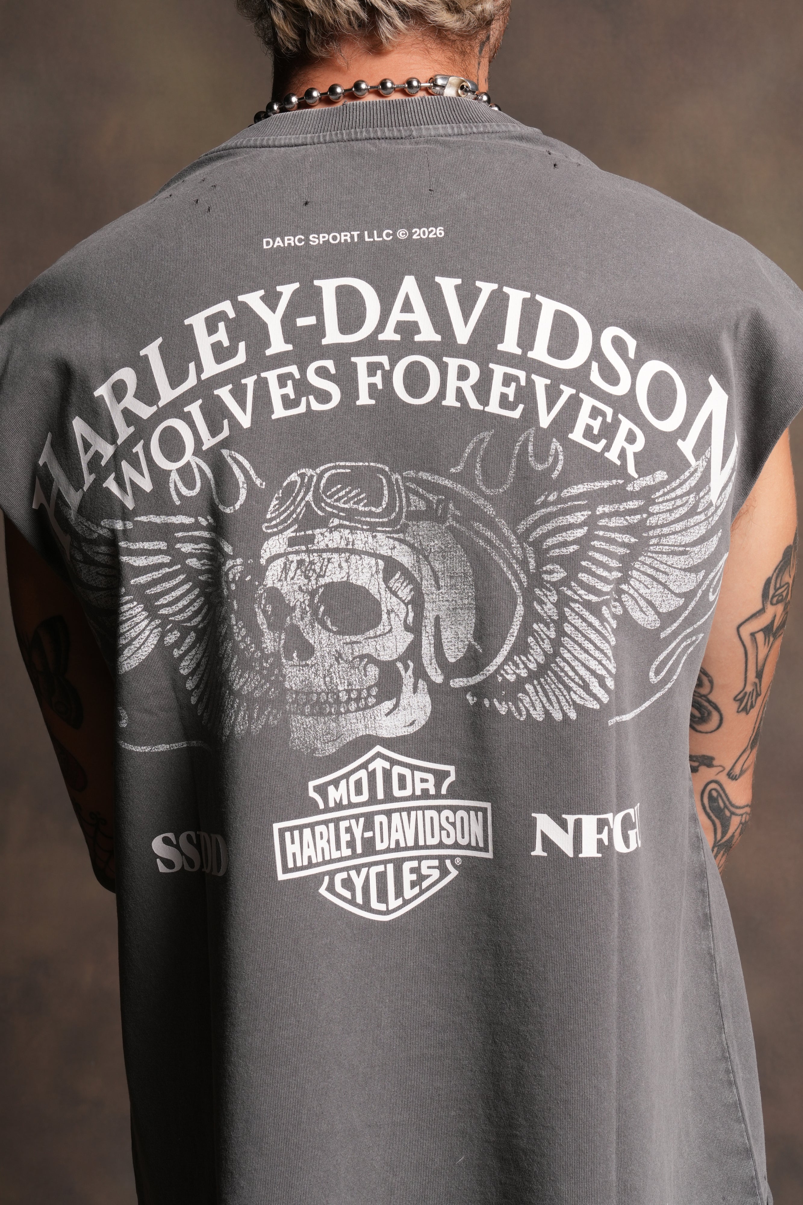 Live Free H-D Distressed Grunge Mid Length Raw Hem Muscle Tee in Slate Gray - Image 6