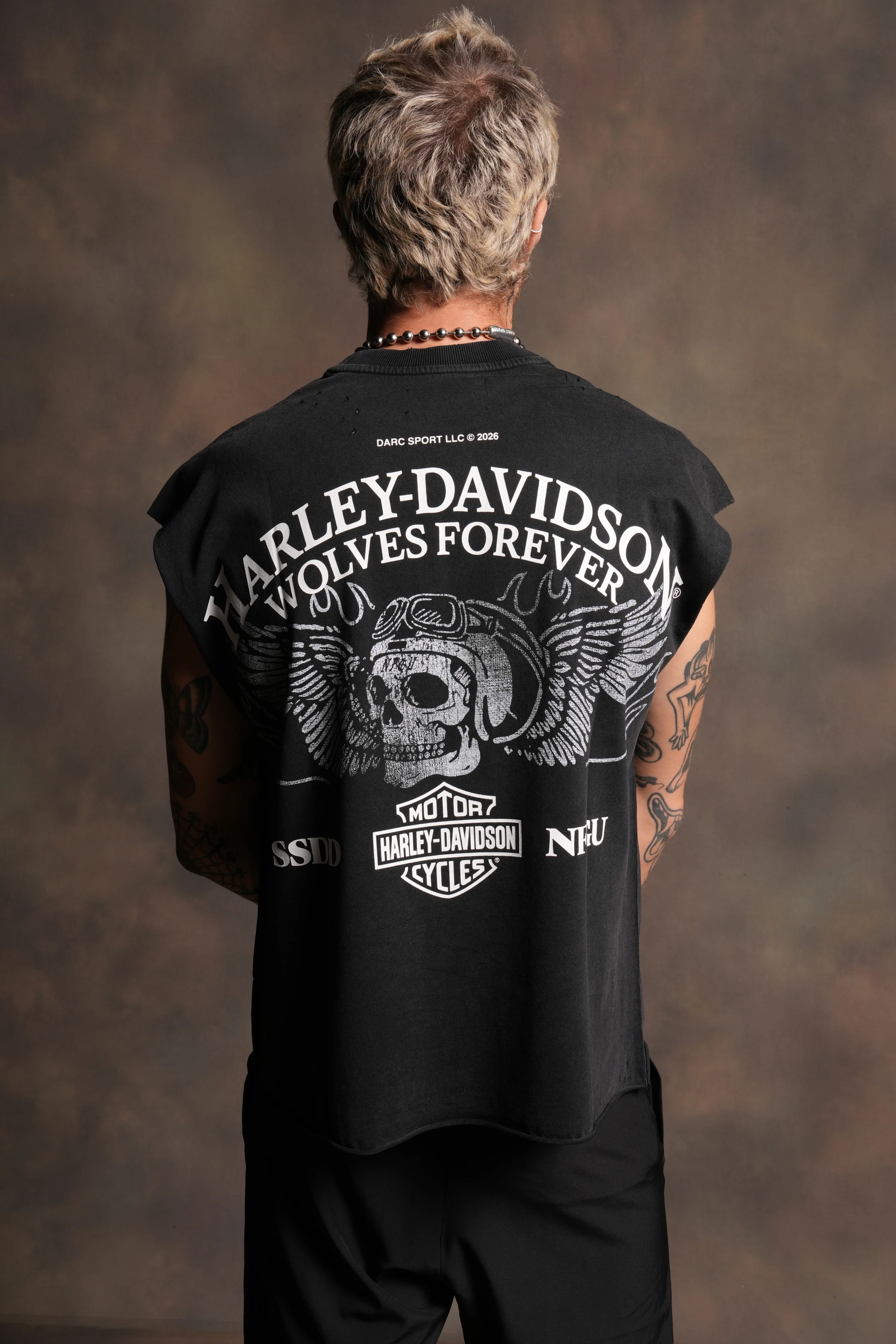 Live Free H-D Distressed Grunge Mid Length Raw Hem Muscle Tee in Washed Black - Image 4