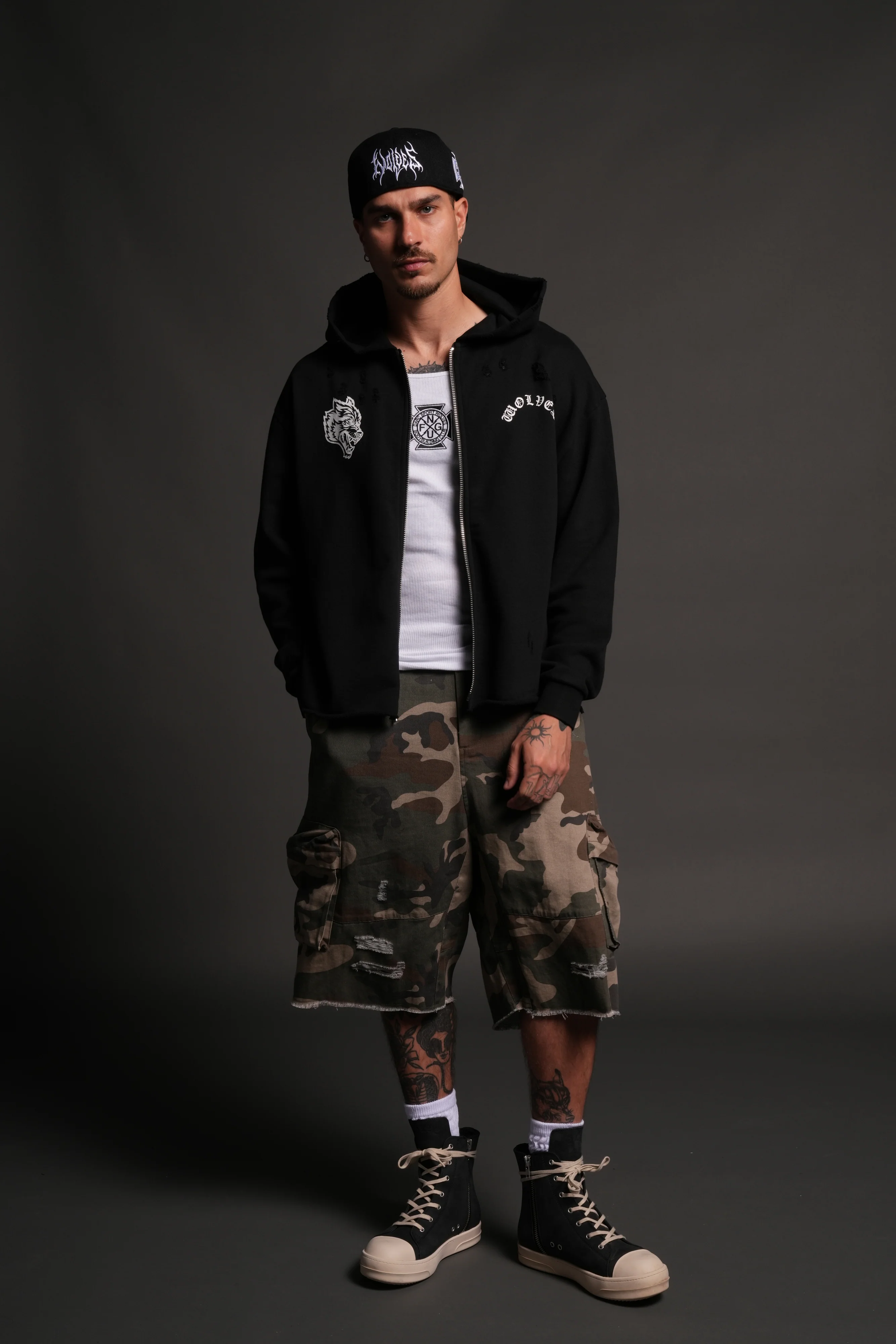 Los Cherub Distressed Grunge Mid Length Raw Hem Zip Hoodie in Black - Image 5