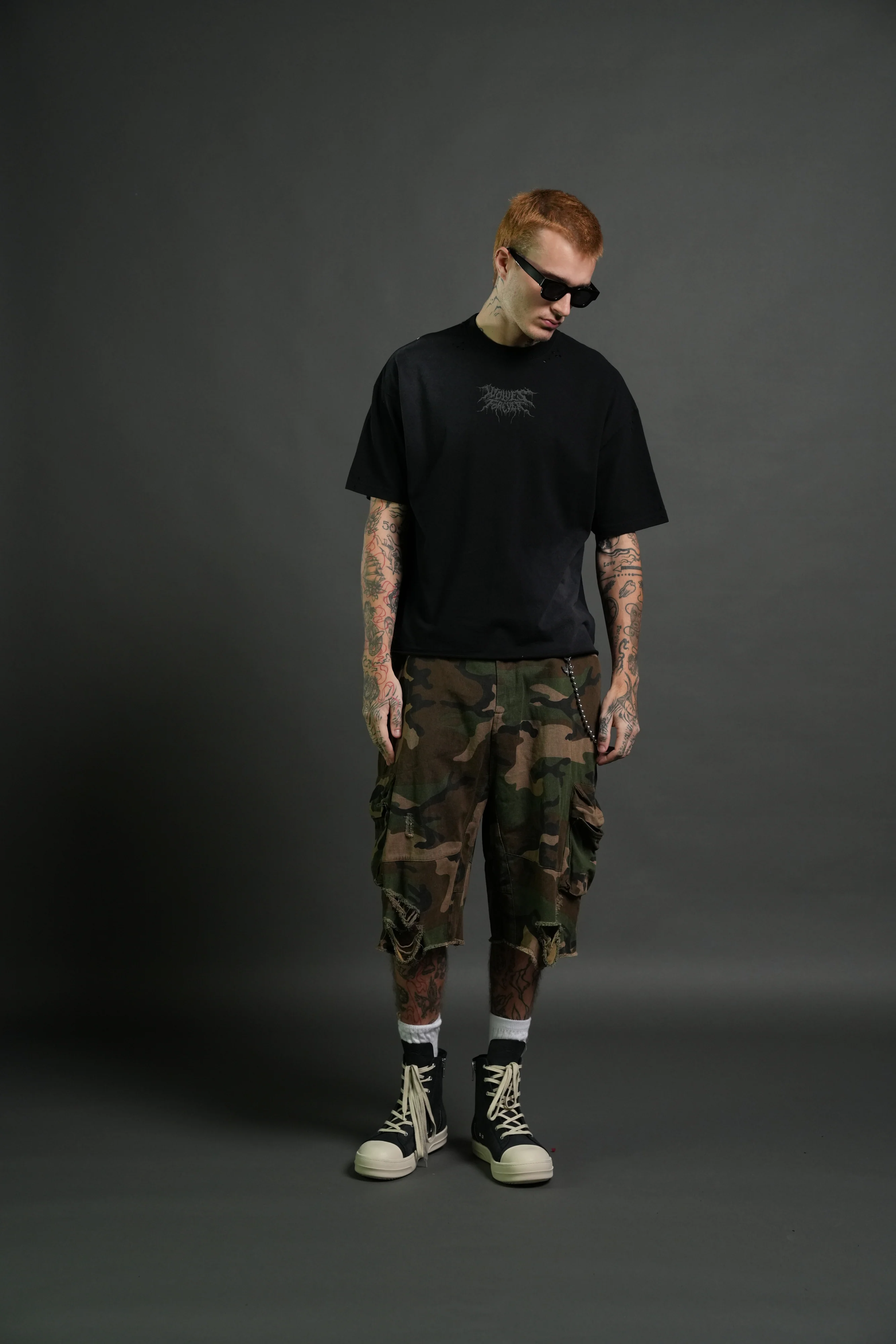 Rise of Beru Grunge Mid-Length Raw Hem Tee in Black Sun Fade - Image 5