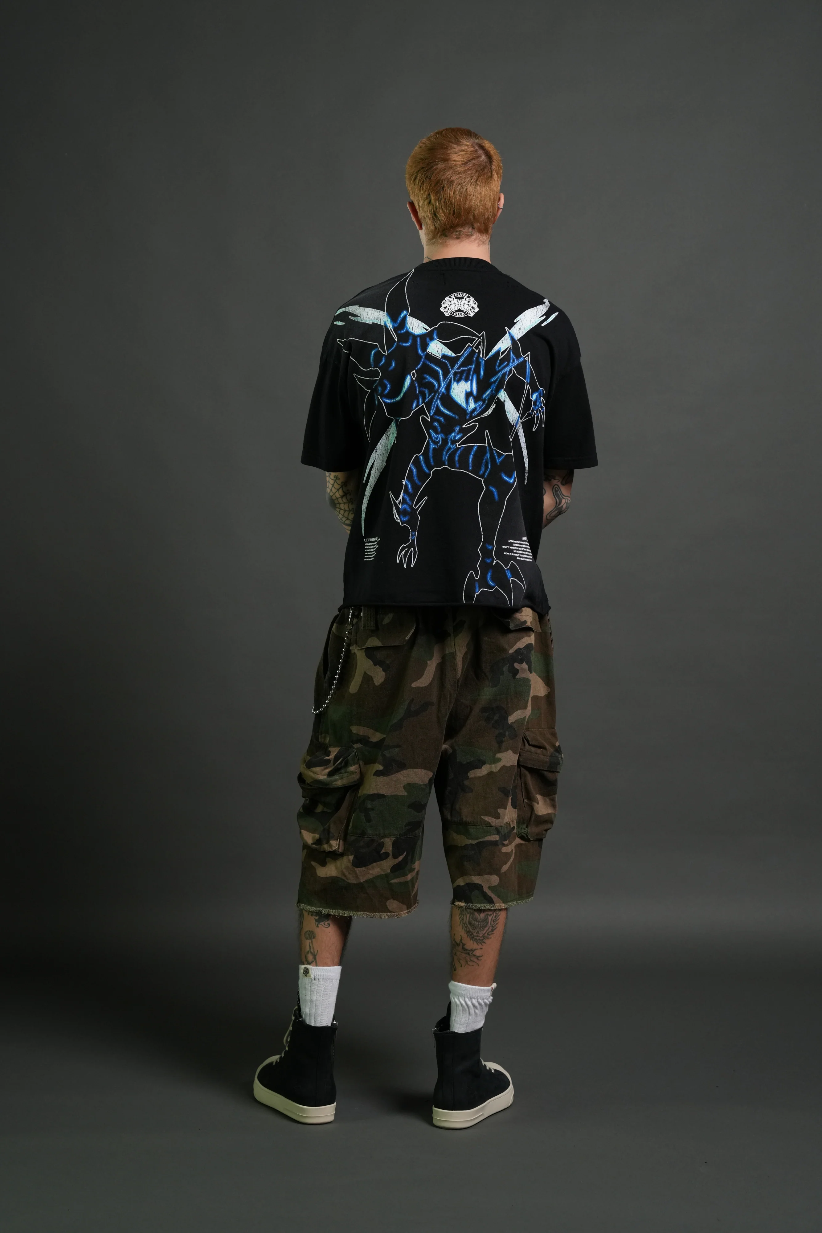 Rise of Beru Grunge Mid-Length Raw Hem Tee in Black Sun Fade - Image 6