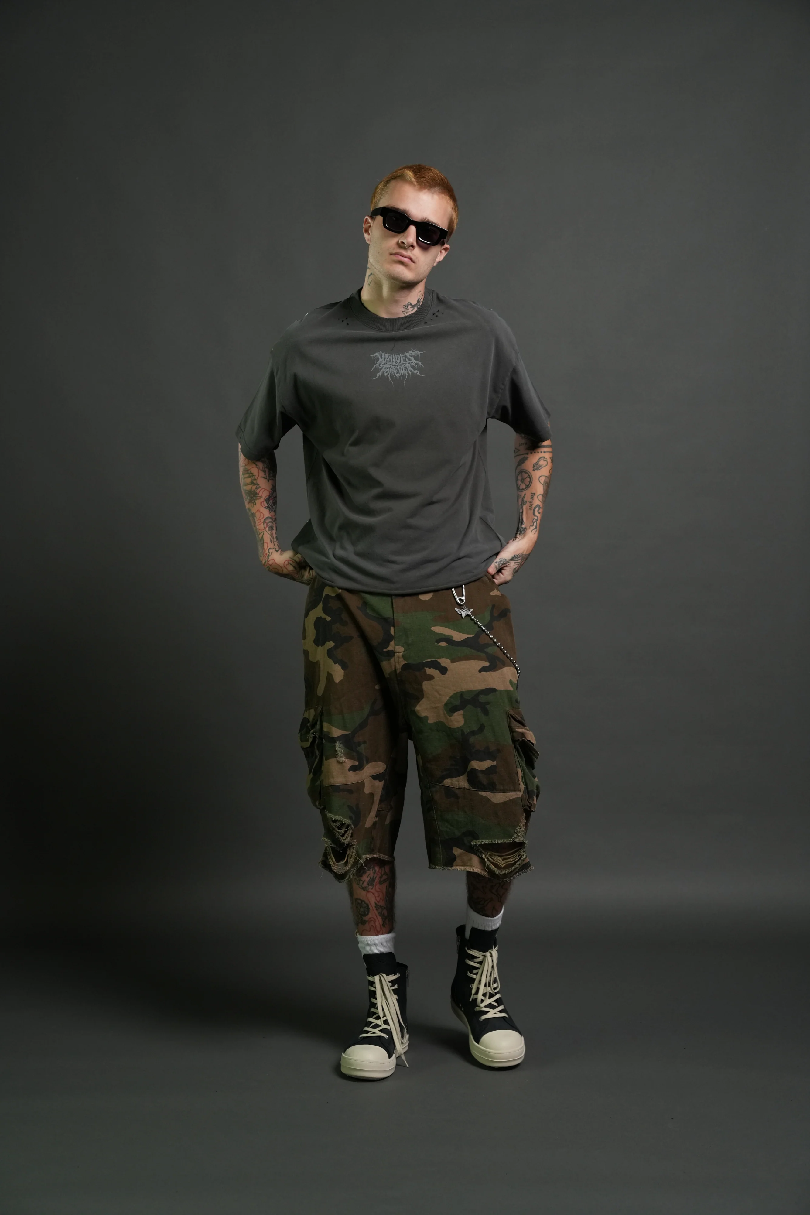Rise of Beru Grunge Mid-Length Raw Hem Tee in Wolf Gray Sun Fade - Image 5