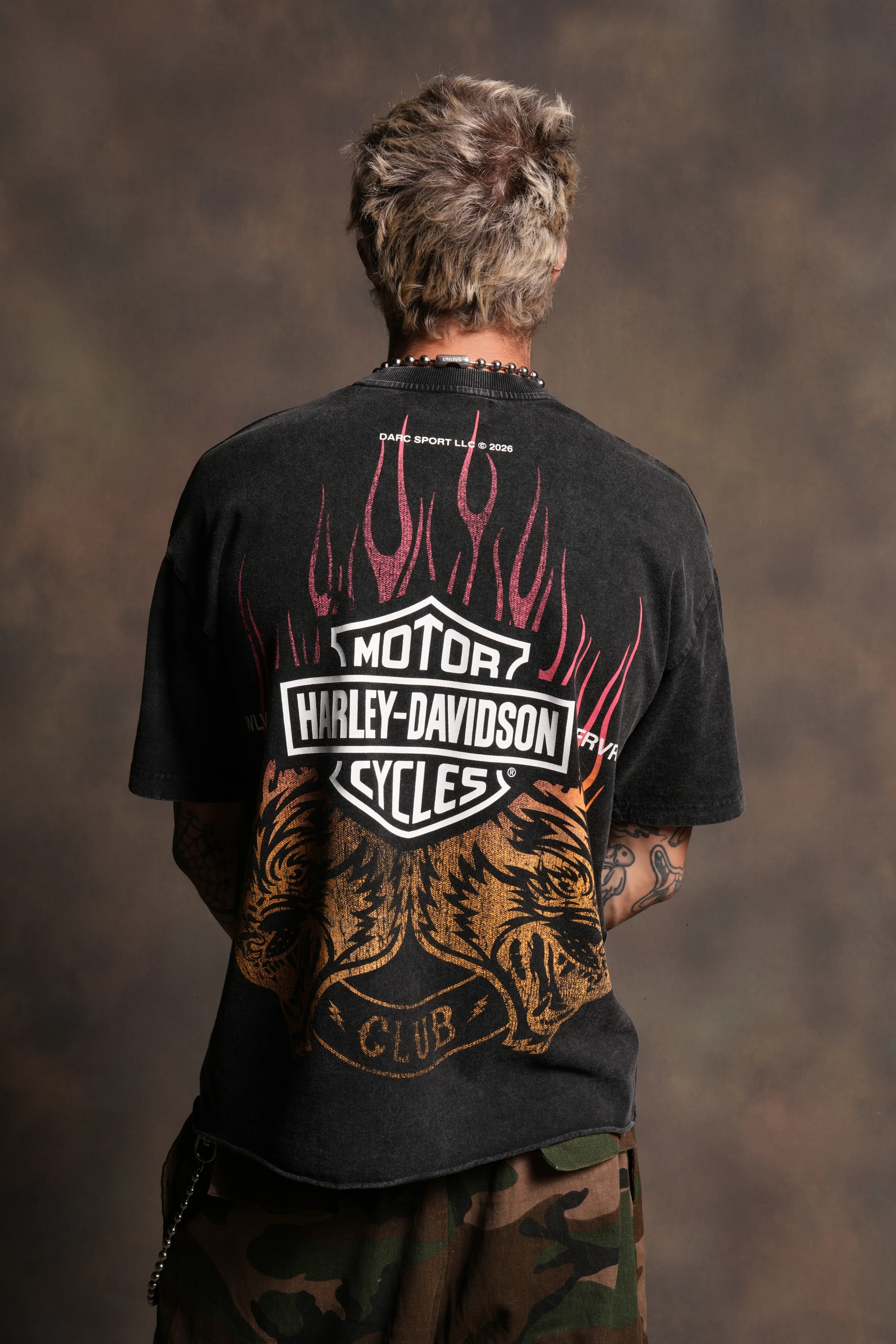 Rising Sun Grunge Mid Length Raw Hem Tee in Washed Black - Image 4