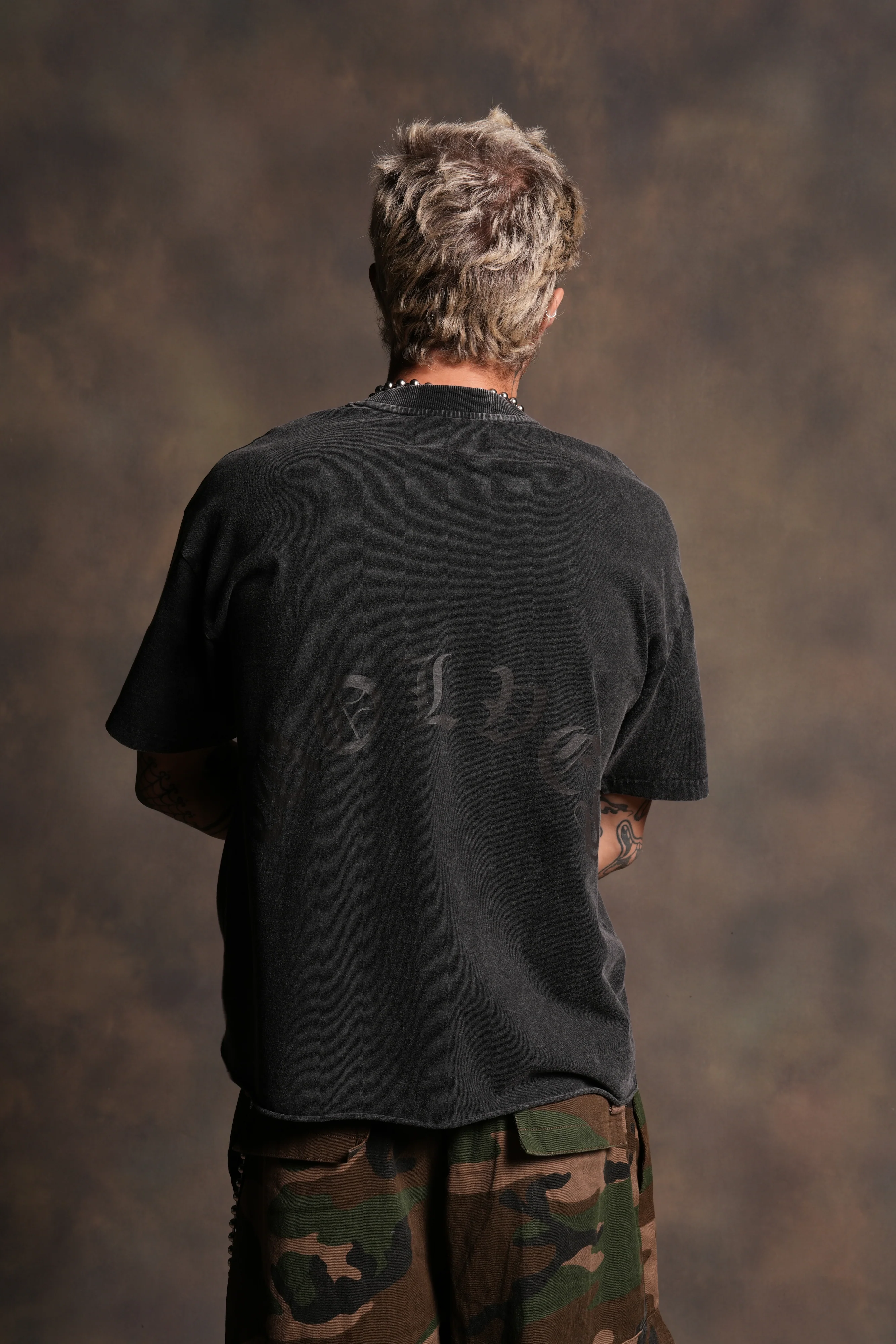 Shattered Bushido Grunge Mid Length Raw Hem Tee in Black - Image 2