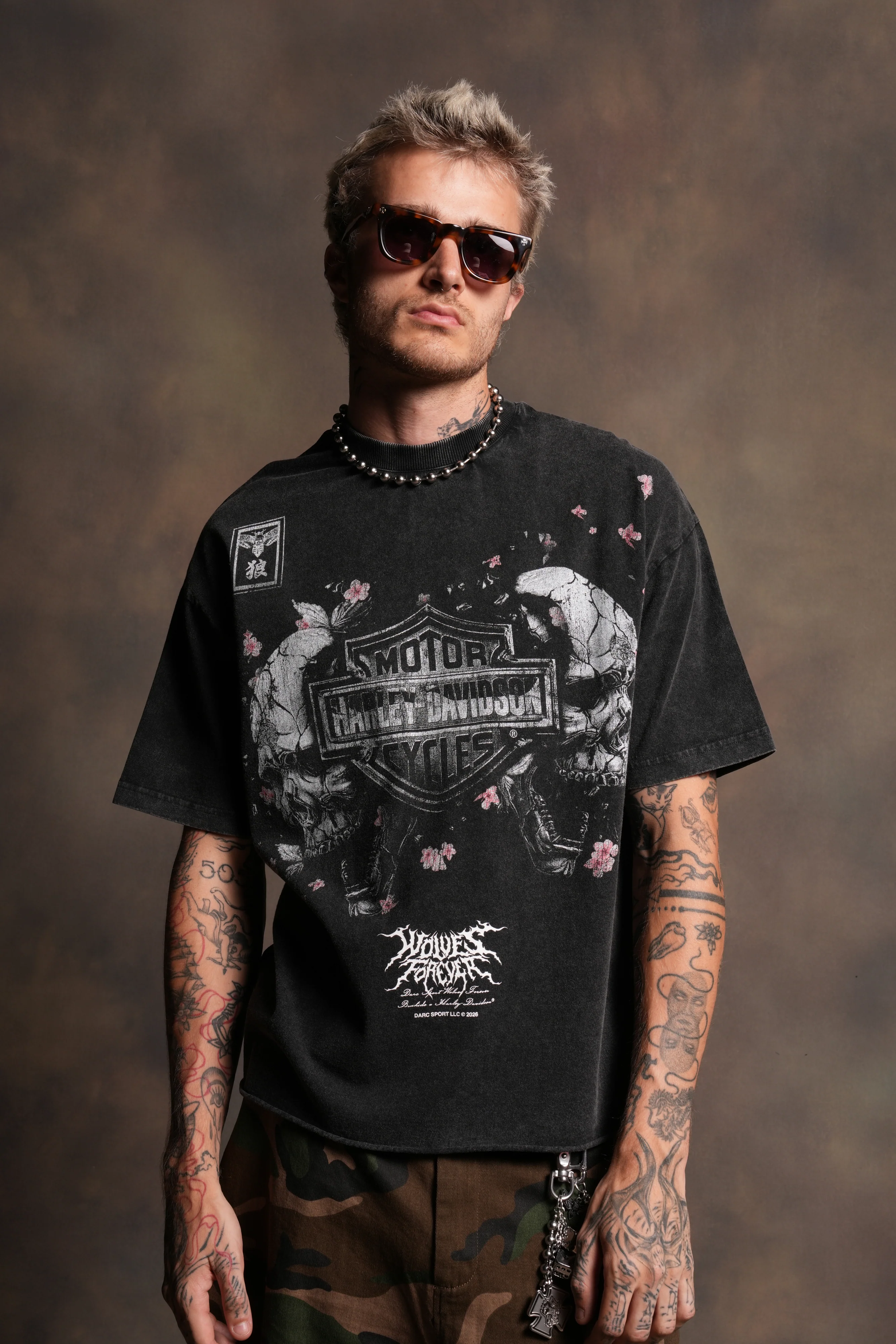 Shattered Bushido Grunge Mid Length Raw Hem Tee in Black - Image 4