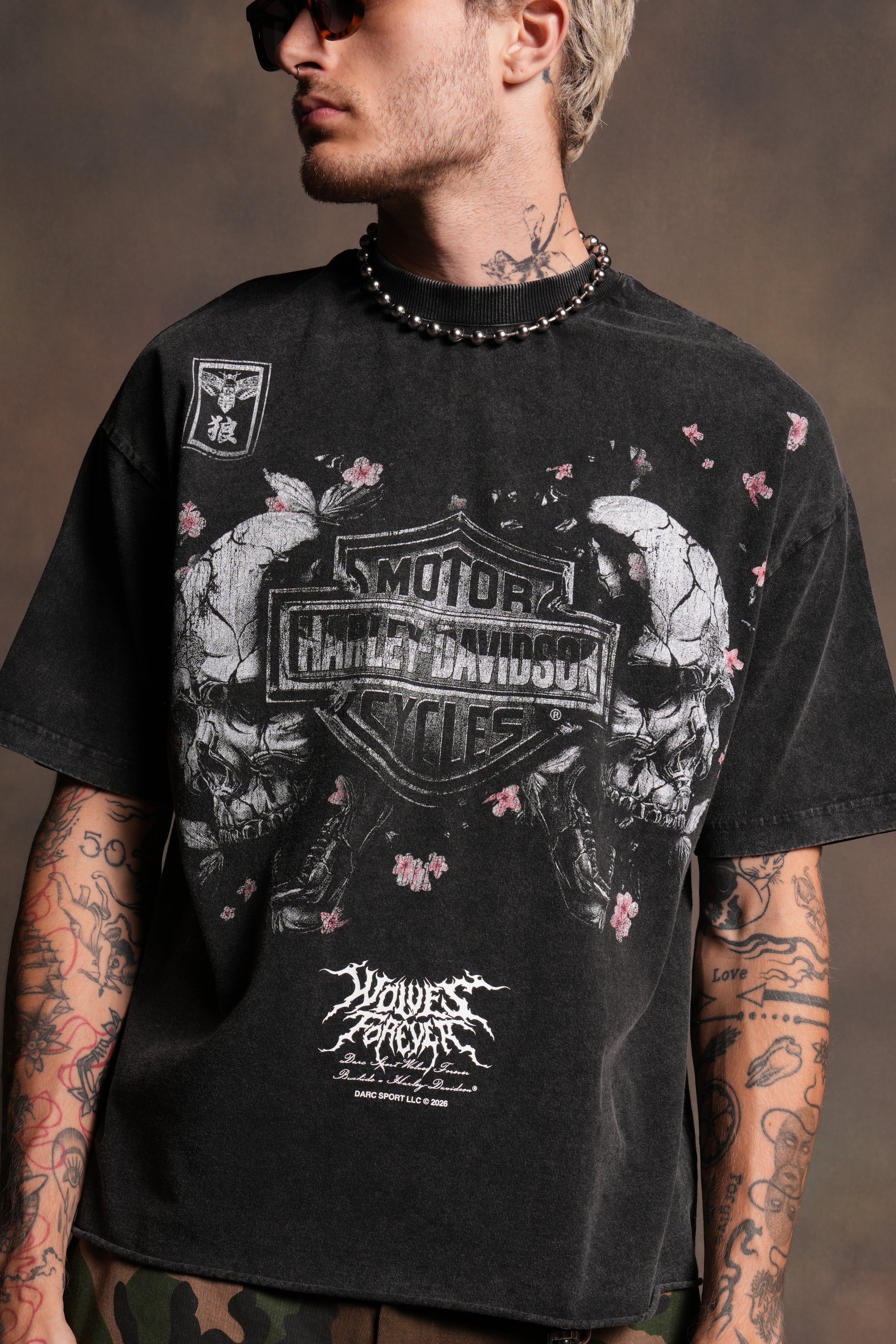 Shattered Bushido Grunge Mid Length Raw Hem Tee in Black - Image 5