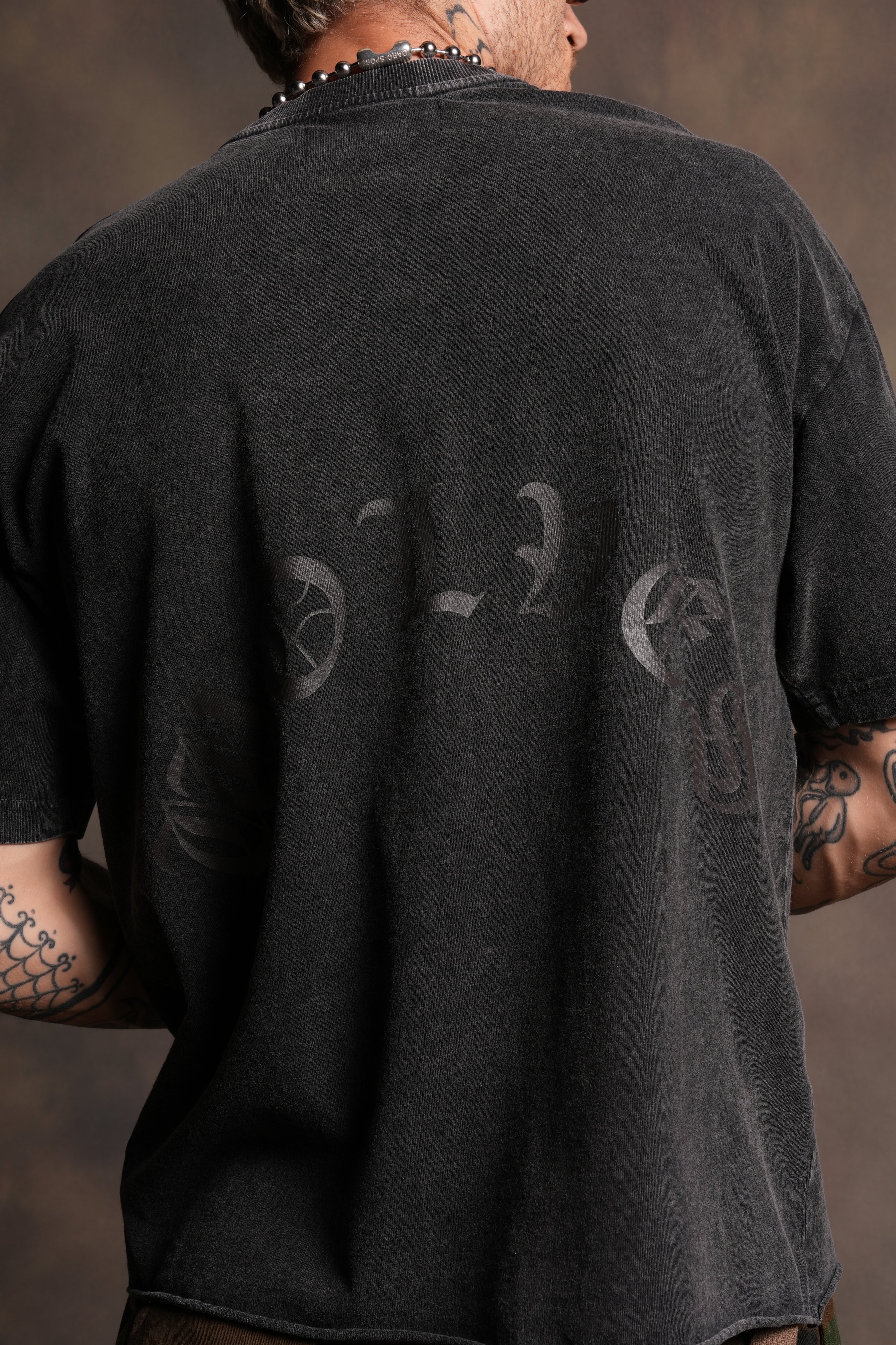 Shattered Bushido Grunge Mid Length Raw Hem Tee in Black - Image 6