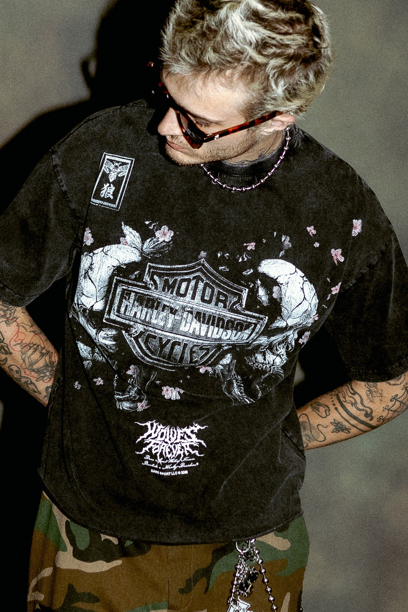 Shattered Bushido Grunge Mid Length Raw Hem Tee in Black - Image 7