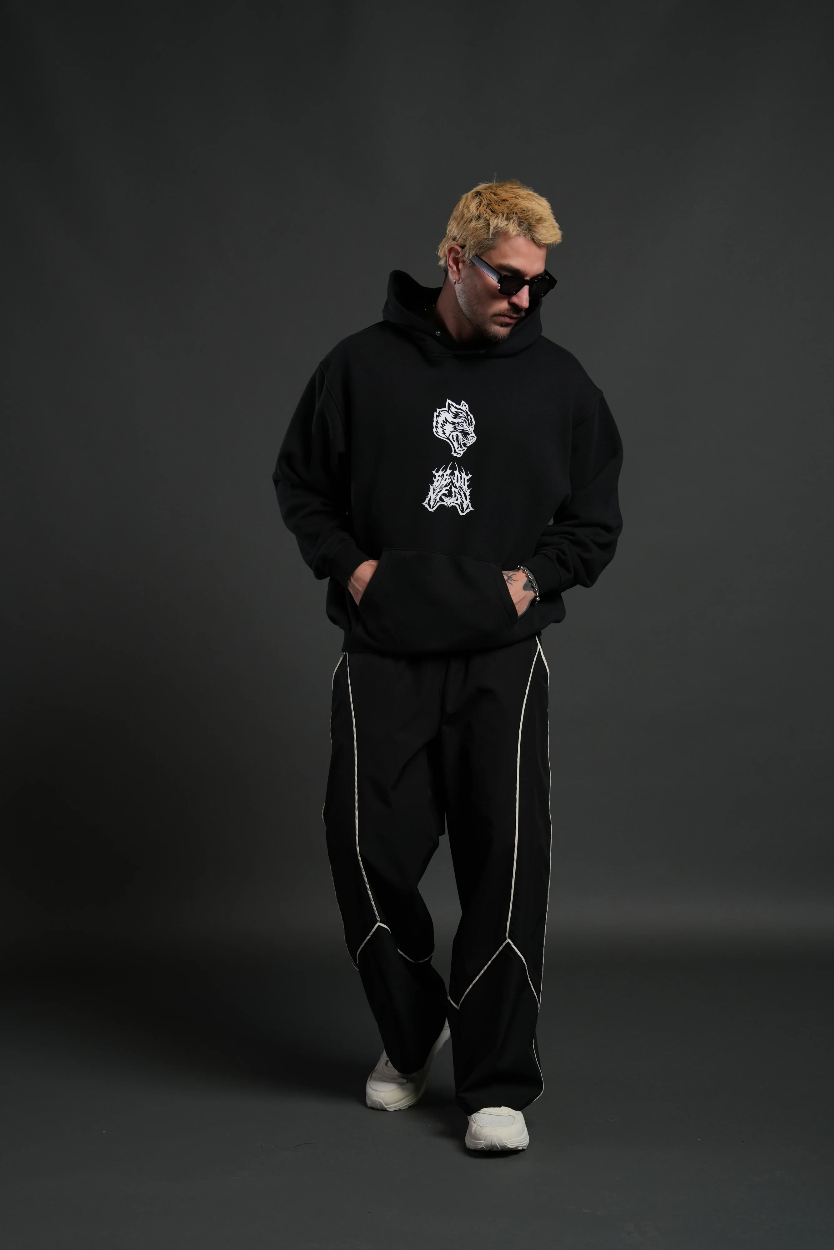 Shonen's Past "Pierce" Hoodie in Black - Image 5