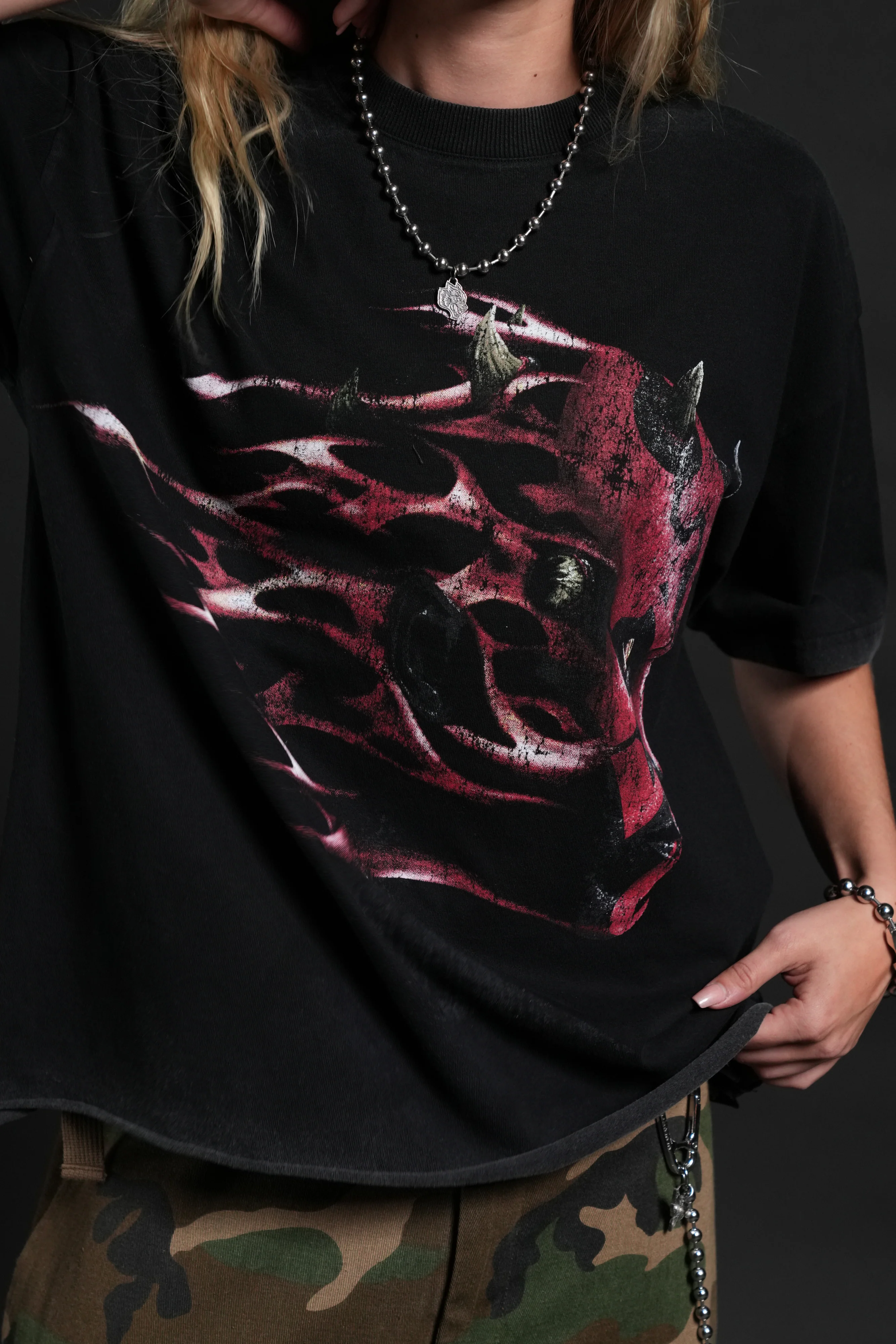 Sith Inferno Grunge Mid Length Raw Hem Tee in Black - Image 13