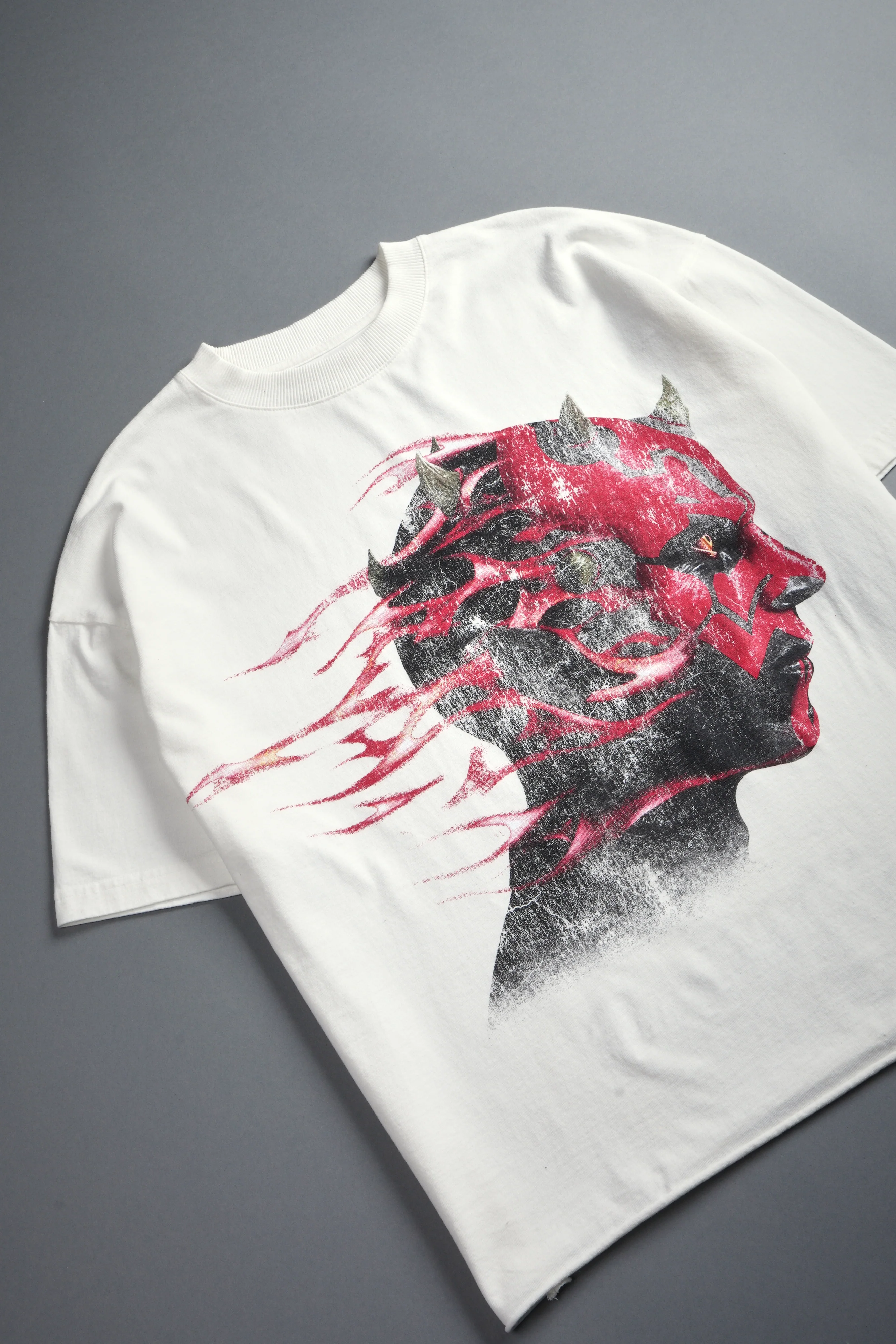 Sith Inferno Grunge Mid Length Raw Hem Tee in Cream - Image 10