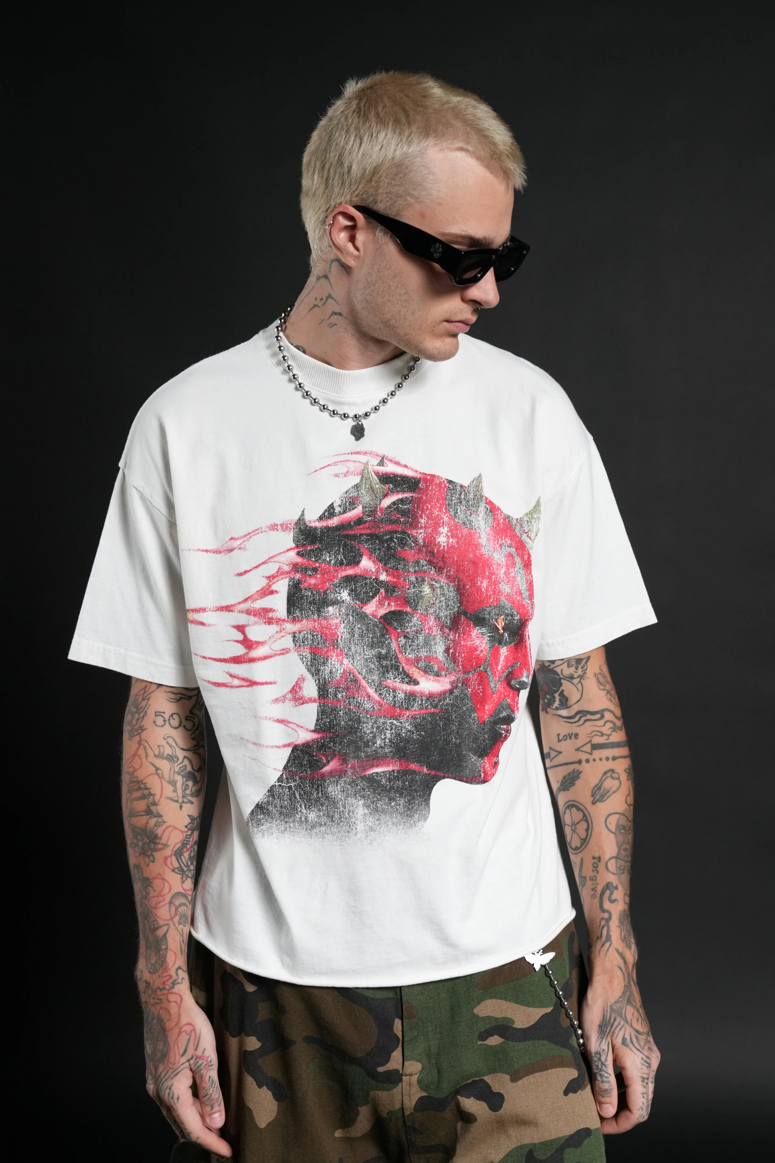 Sith Inferno Grunge Mid Length Raw Hem Tee in Cream - Image 4