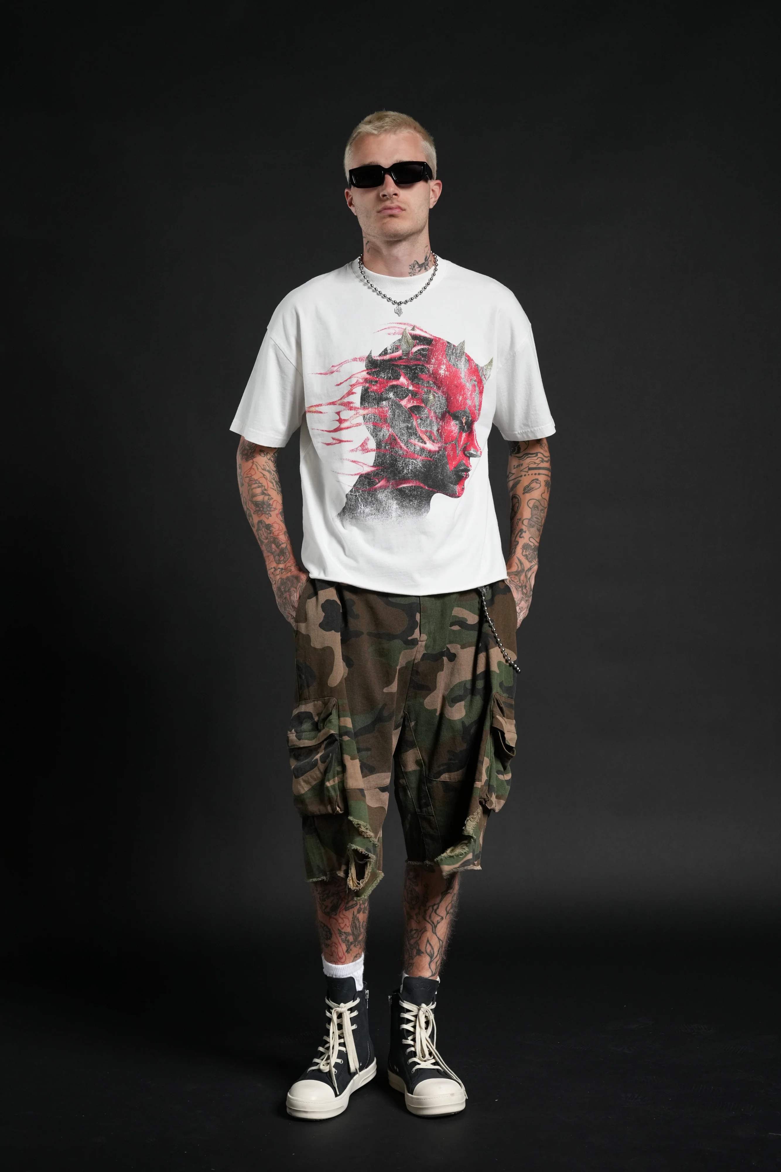 Sith Inferno Grunge Mid Length Raw Hem Tee in Cream - Image 5