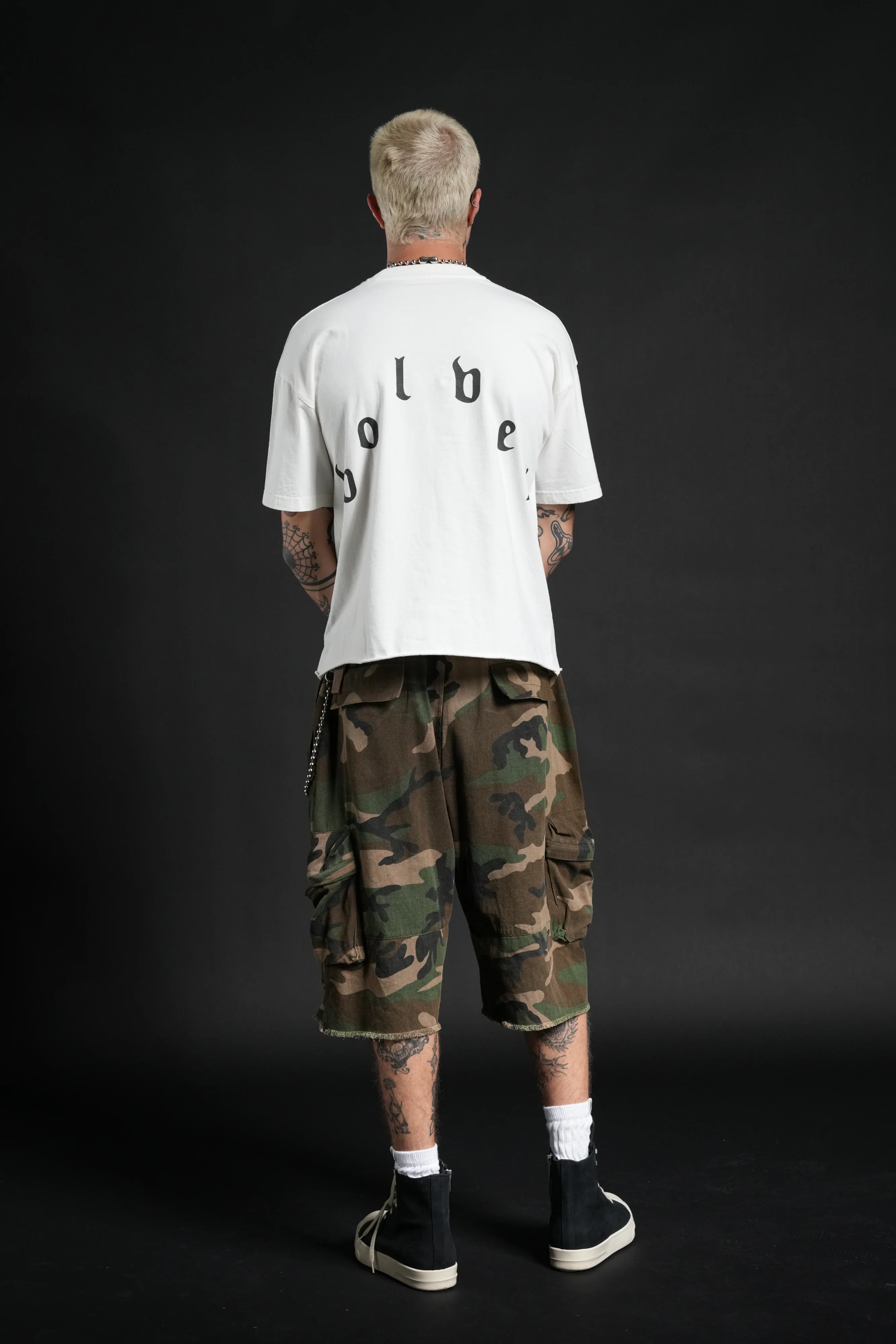 Sith Inferno Grunge Mid Length Raw Hem Tee in Cream - Image 6