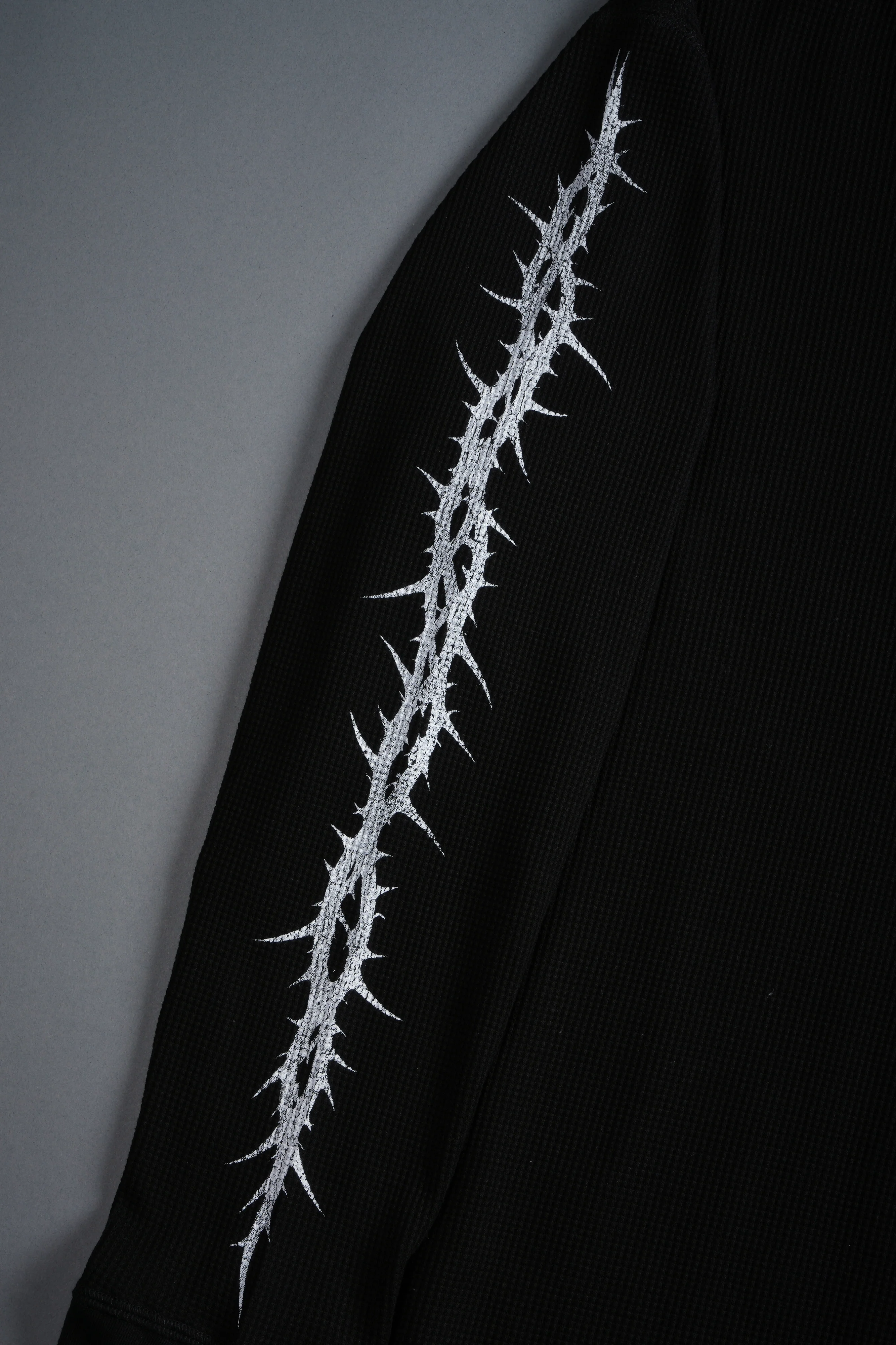 SSDDNFGU Thorns Lightweight Thermal in Black - Image 6